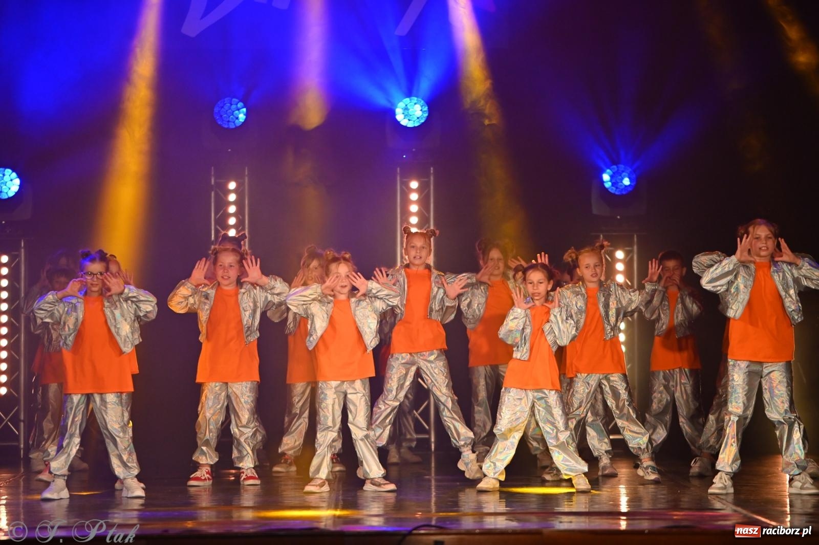 Zdjęcie w galerii na portalu naszraciborz.pl: Oscarowy blask na scenie RCK. Gala SKAZY oczarowała publiczność wiadomości z regionu