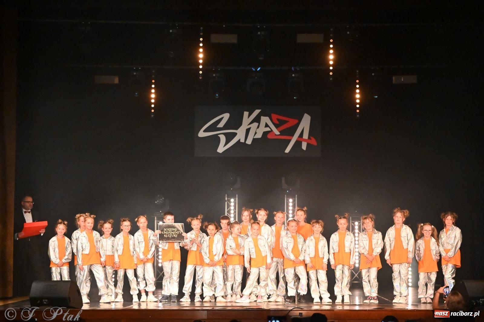 Zdjęcie w galerii na portalu naszraciborz.pl: Oscarowy blask na scenie RCK. Gala SKAZY oczarowała publiczność wiadomości z regionu
