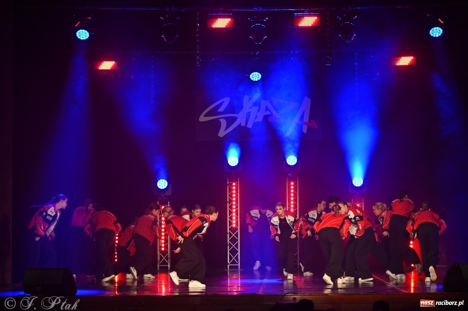 Zdjęcie w galerii na portalu naszraciborz.pl: Oscarowy blask na scenie RCK. Gala SKAZY oczarowała publiczność wiadomości z regionu