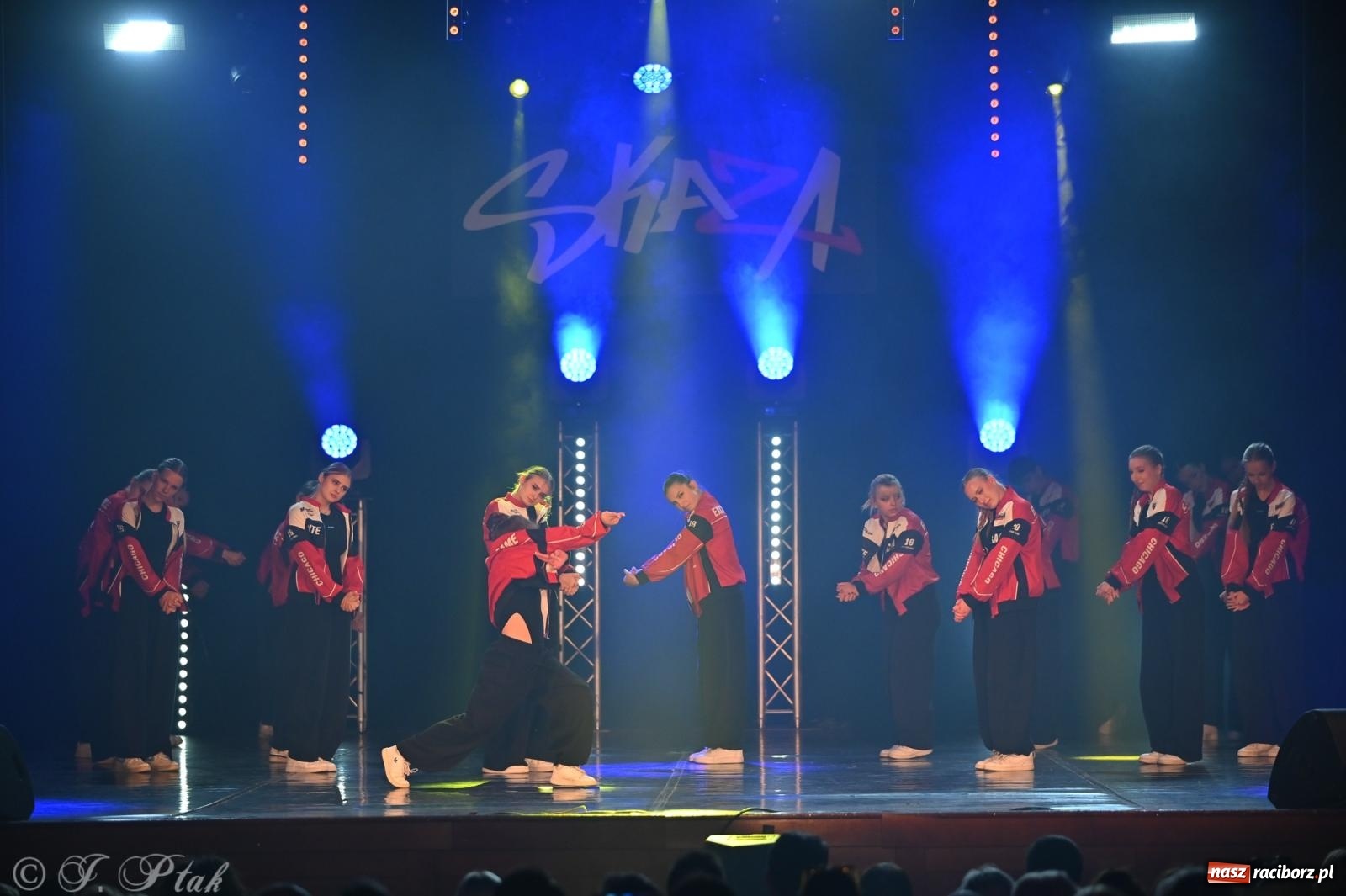 Zdjęcie w galerii na portalu naszraciborz.pl: Oscarowy blask na scenie RCK. Gala SKAZY oczarowała publiczność wiadomości z regionu