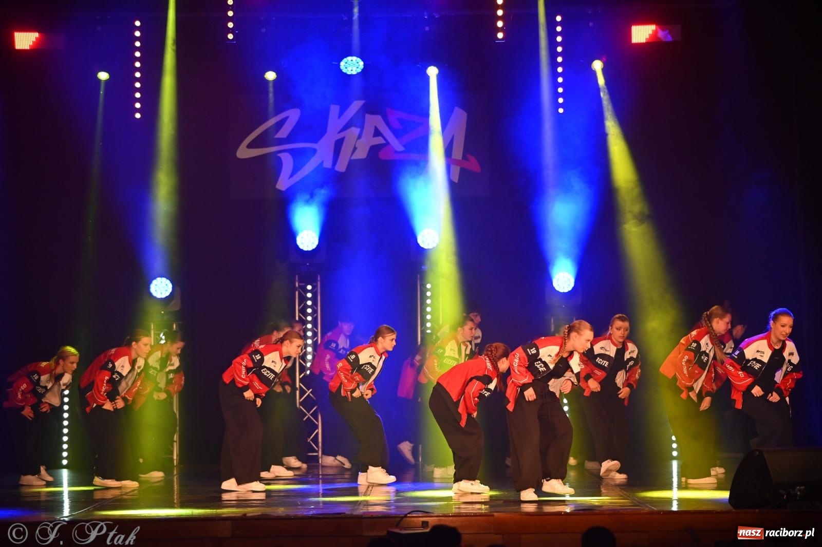 Zdjęcie w galerii na portalu naszraciborz.pl: Oscarowy blask na scenie RCK. Gala SKAZY oczarowała publiczność wiadomości z regionu