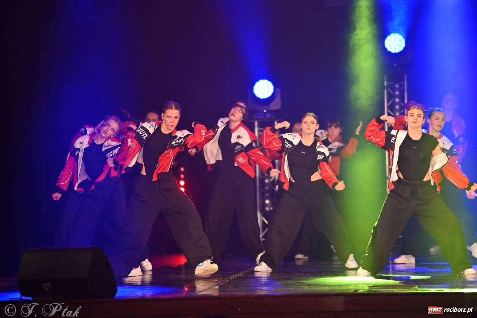 Zdjęcie w galerii na portalu naszraciborz.pl: Oscarowy blask na scenie RCK. Gala SKAZY oczarowała publiczność wiadomości z regionu