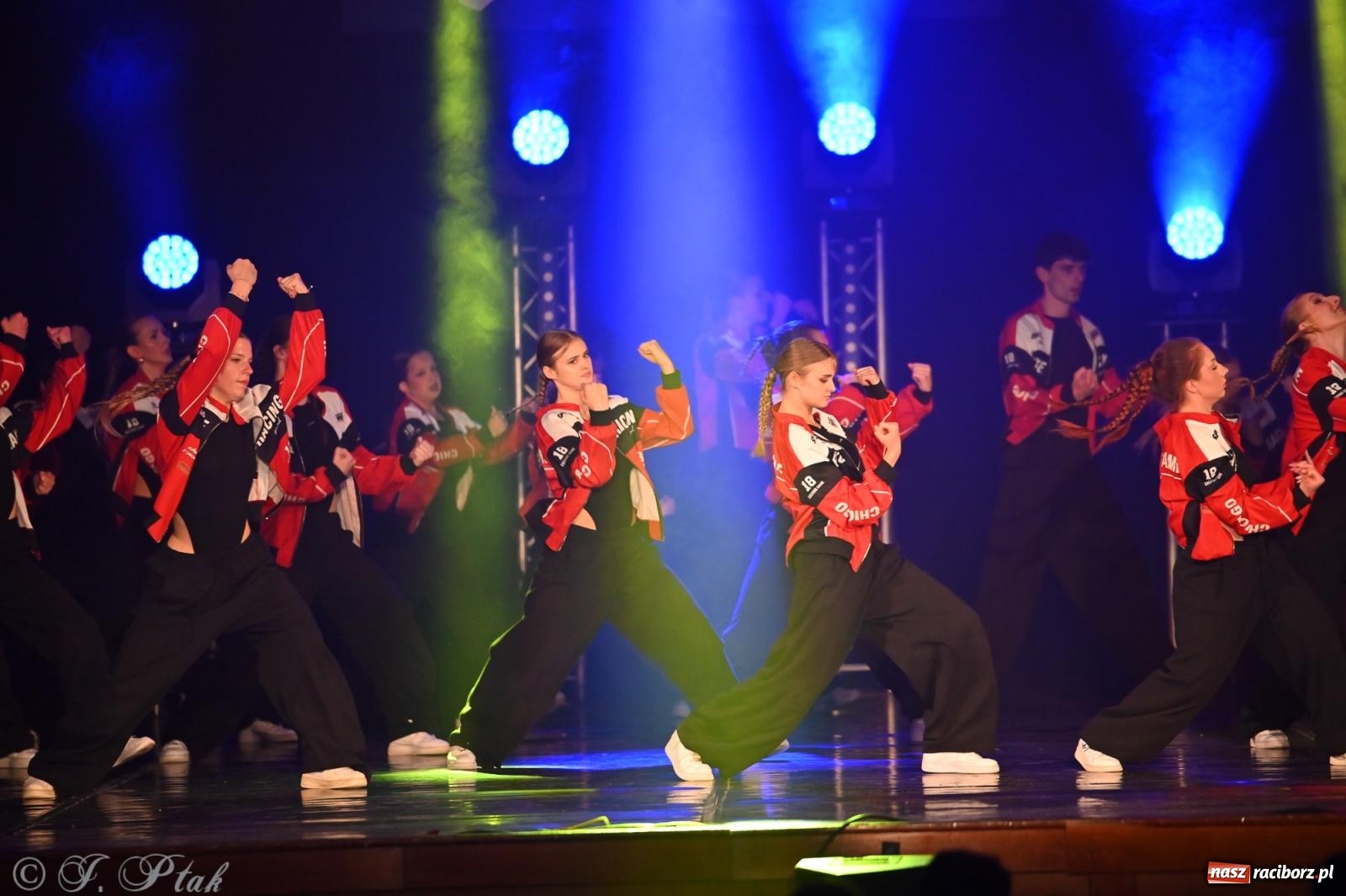 Zdjęcie w galerii na portalu naszraciborz.pl: Oscarowy blask na scenie RCK. Gala SKAZY oczarowała publiczność wiadomości z regionu