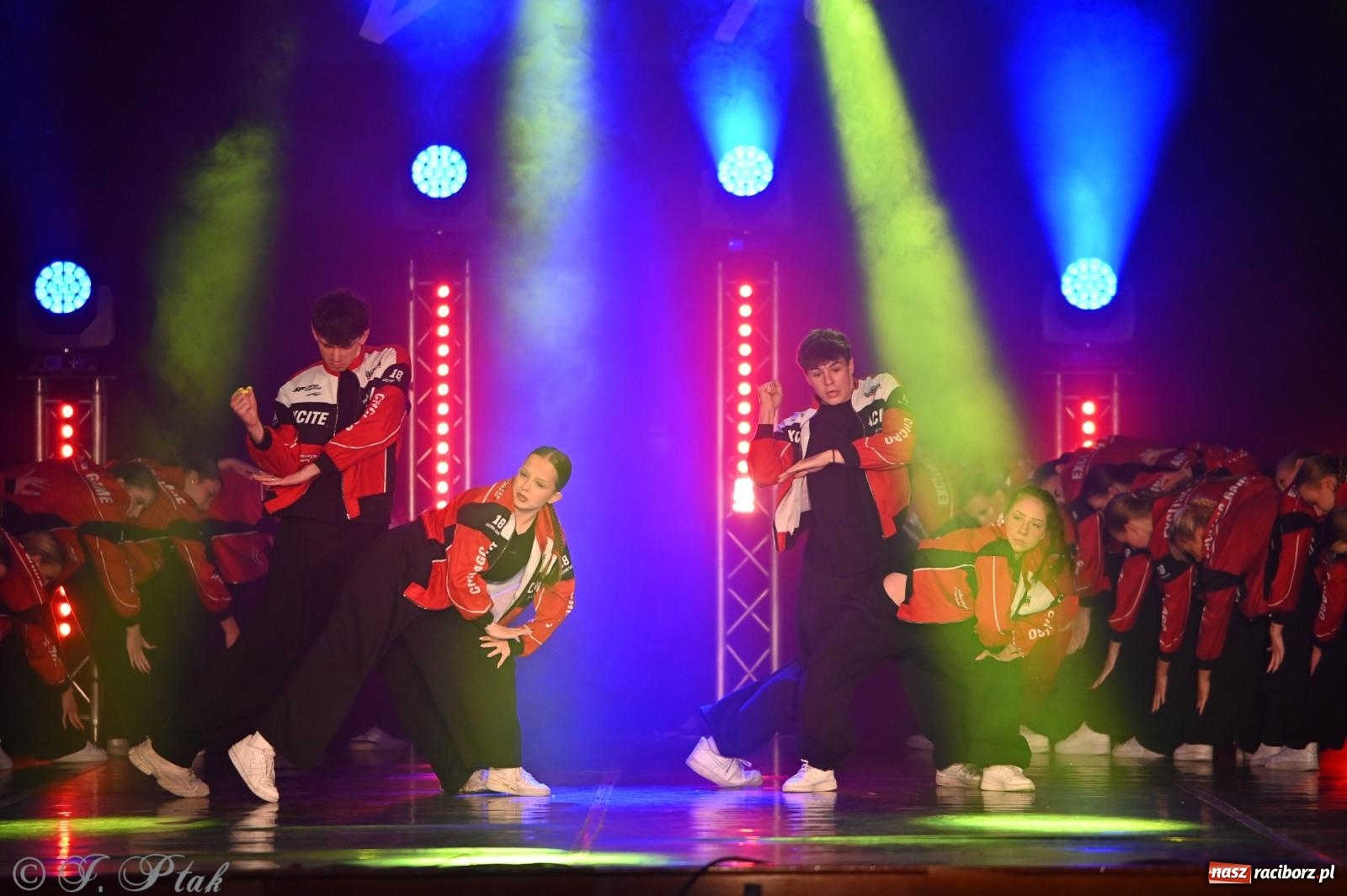 Zdjęcie w galerii na portalu naszraciborz.pl: Oscarowy blask na scenie RCK. Gala SKAZY oczarowała publiczność wiadomości z regionu