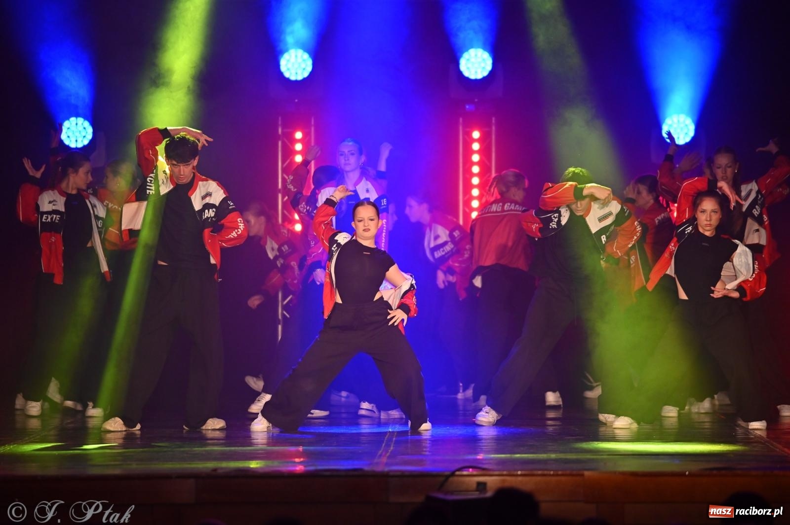 Zdjęcie w galerii na portalu naszraciborz.pl: Oscarowy blask na scenie RCK. Gala SKAZY oczarowała publiczność wiadomości z regionu