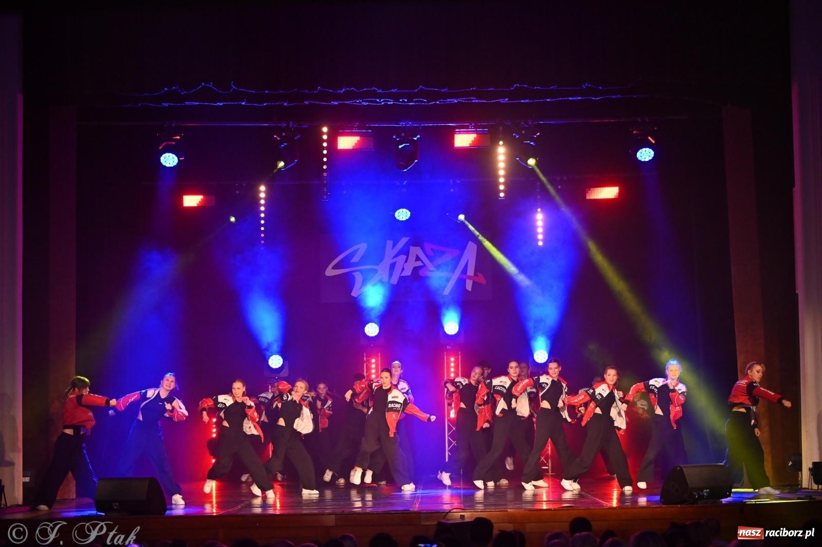 Zdjęcie w galerii na portalu naszraciborz.pl: Oscarowy blask na scenie RCK. Gala SKAZY oczarowała publiczność wiadomości z regionu