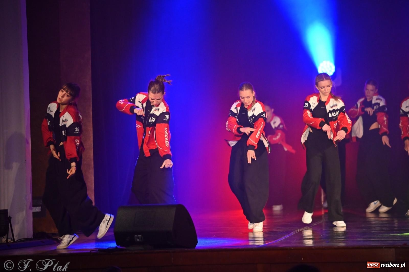 Zdjęcie w galerii na portalu naszraciborz.pl: Oscarowy blask na scenie RCK. Gala SKAZY oczarowała publiczność wiadomości z regionu