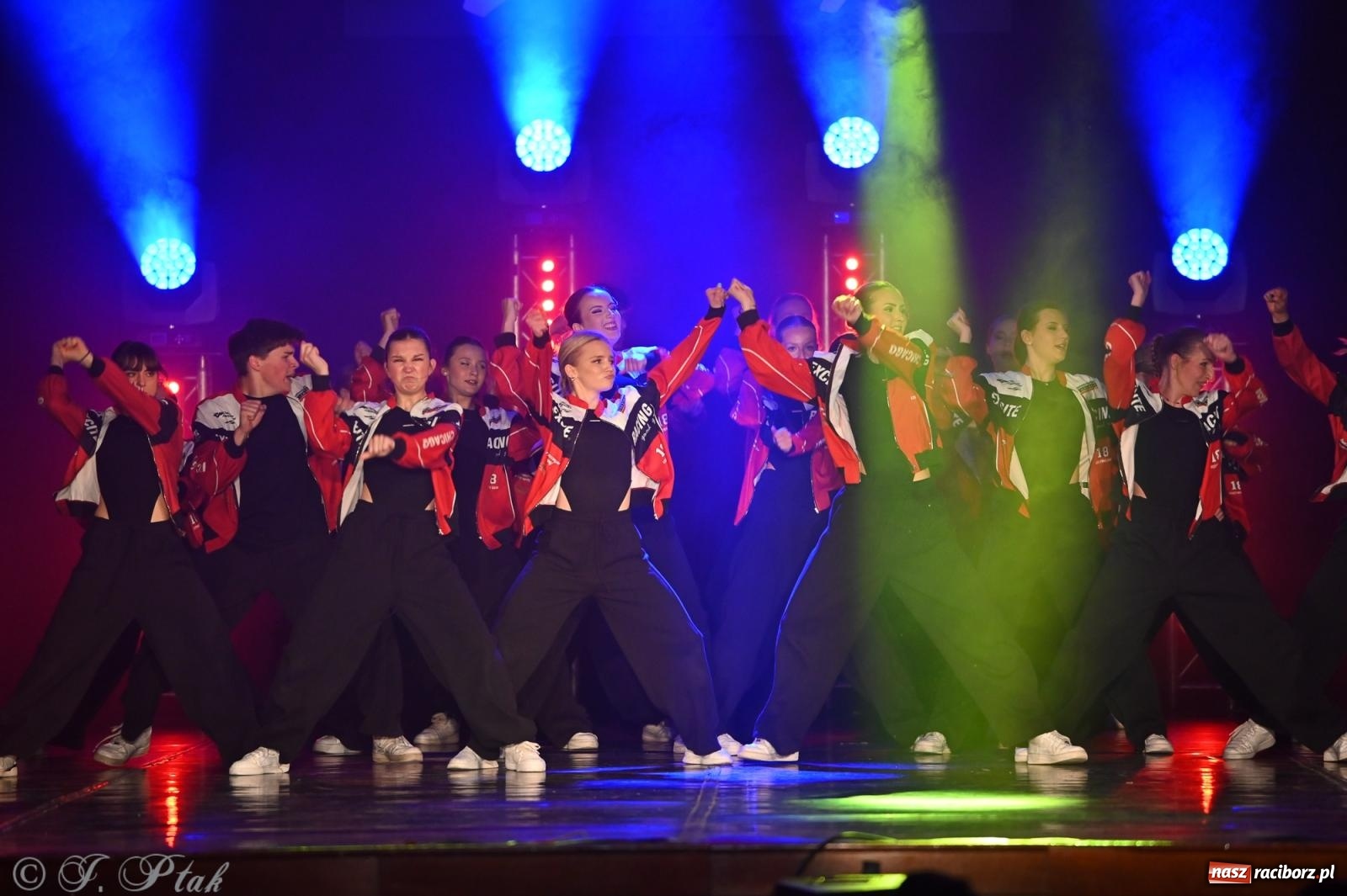 Zdjęcie w galerii na portalu naszraciborz.pl: Oscarowy blask na scenie RCK. Gala SKAZY oczarowała publiczność wiadomości z regionu