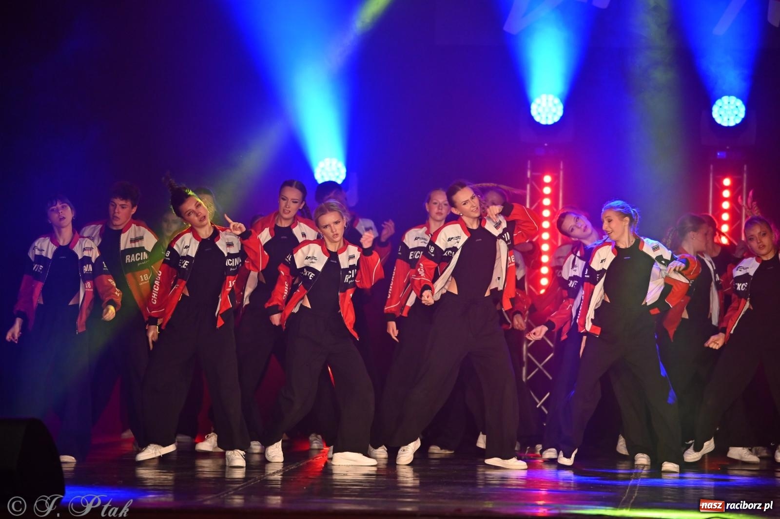 Zdjęcie w galerii na portalu naszraciborz.pl: Oscarowy blask na scenie RCK. Gala SKAZY oczarowała publiczność wiadomości z regionu