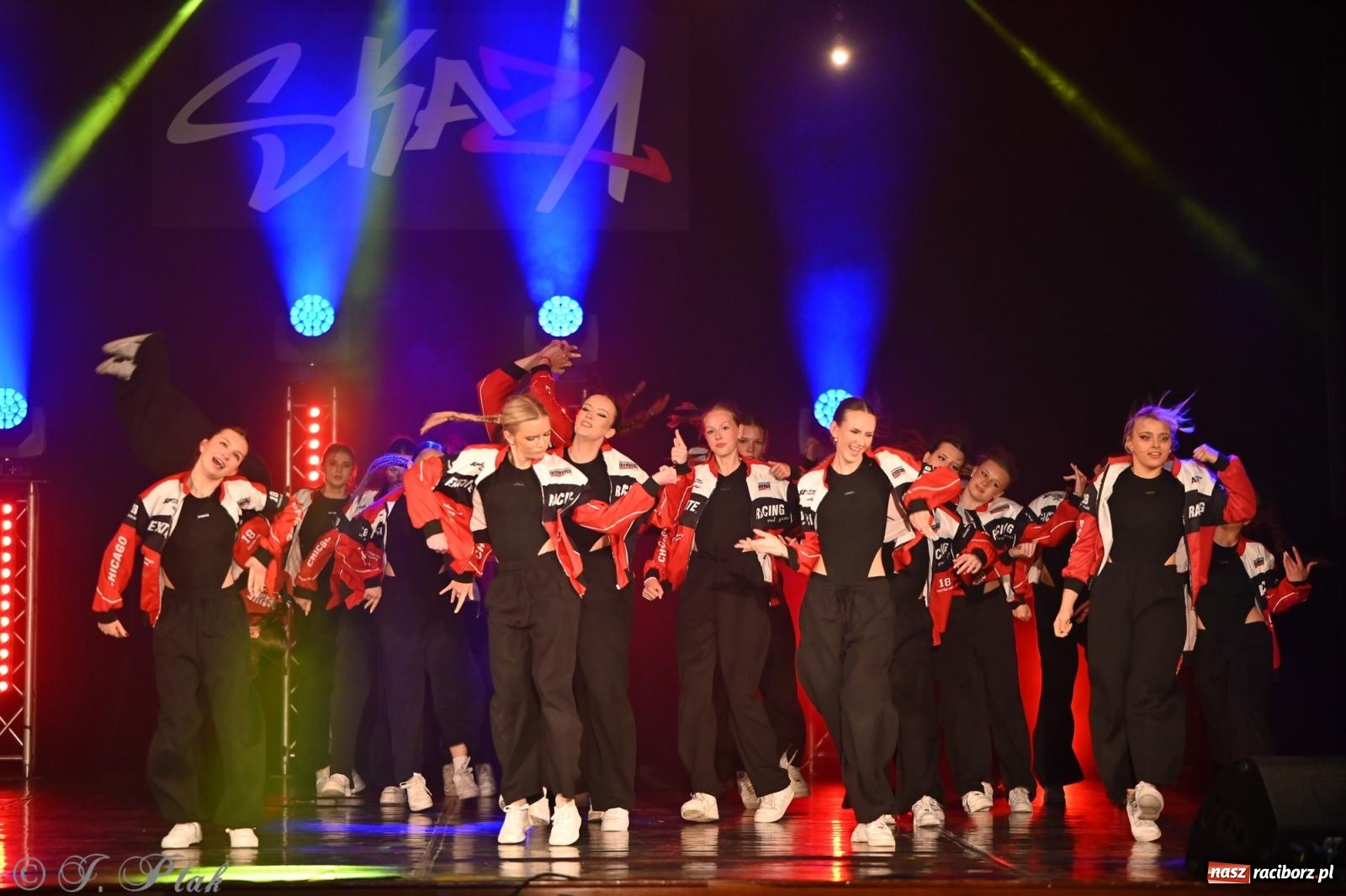 Zdjęcie w galerii na portalu naszraciborz.pl: Oscarowy blask na scenie RCK. Gala SKAZY oczarowała publiczność wiadomości z regionu