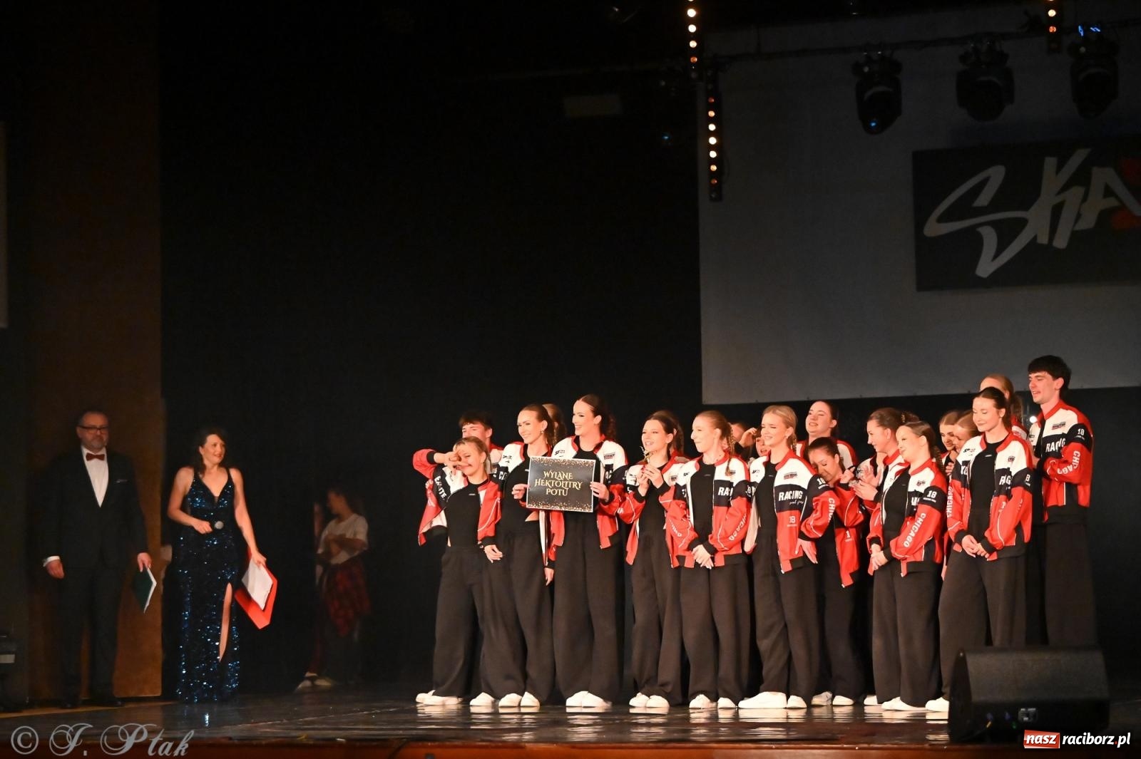 Zdjęcie w galerii na portalu naszraciborz.pl: Oscarowy blask na scenie RCK. Gala SKAZY oczarowała publiczność wiadomości z regionu