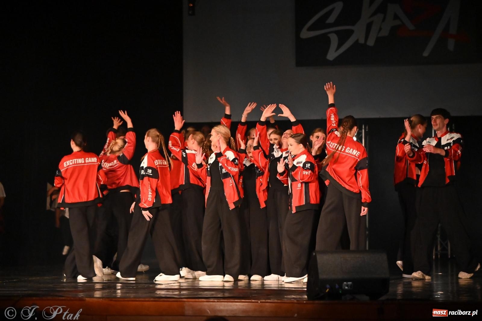 Zdjęcie w galerii na portalu naszraciborz.pl: Oscarowy blask na scenie RCK. Gala SKAZY oczarowała publiczność wiadomości z regionu