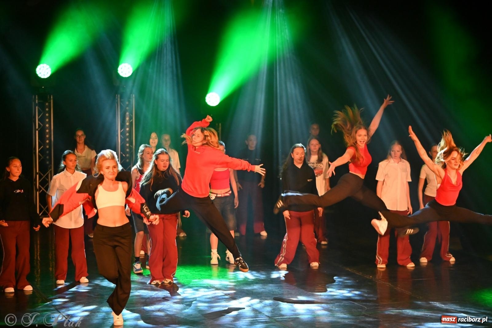 Zdjęcie w galerii na portalu naszraciborz.pl: Oscarowy blask na scenie RCK. Gala SKAZY oczarowała publiczność wiadomości z regionu