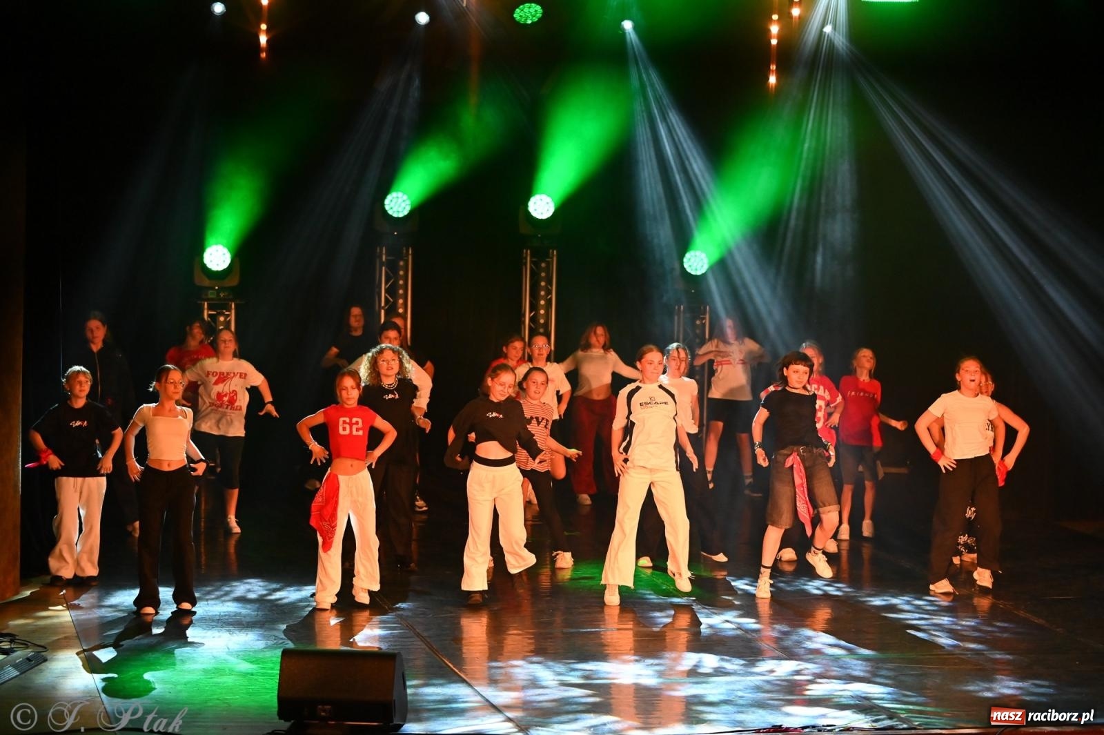 Zdjęcie w galerii na portalu naszraciborz.pl: Oscarowy blask na scenie RCK. Gala SKAZY oczarowała publiczność wiadomości z regionu