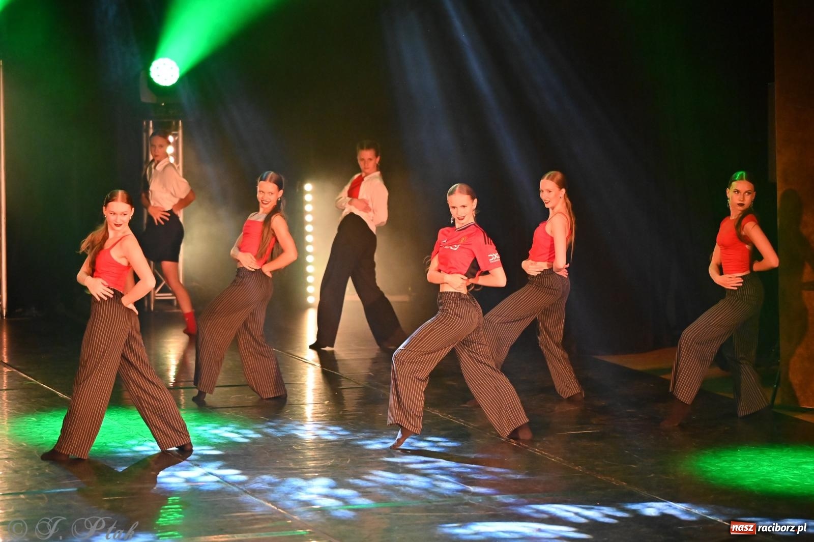 Zdjęcie w galerii na portalu naszraciborz.pl: Oscarowy blask na scenie RCK. Gala SKAZY oczarowała publiczność wiadomości z regionu