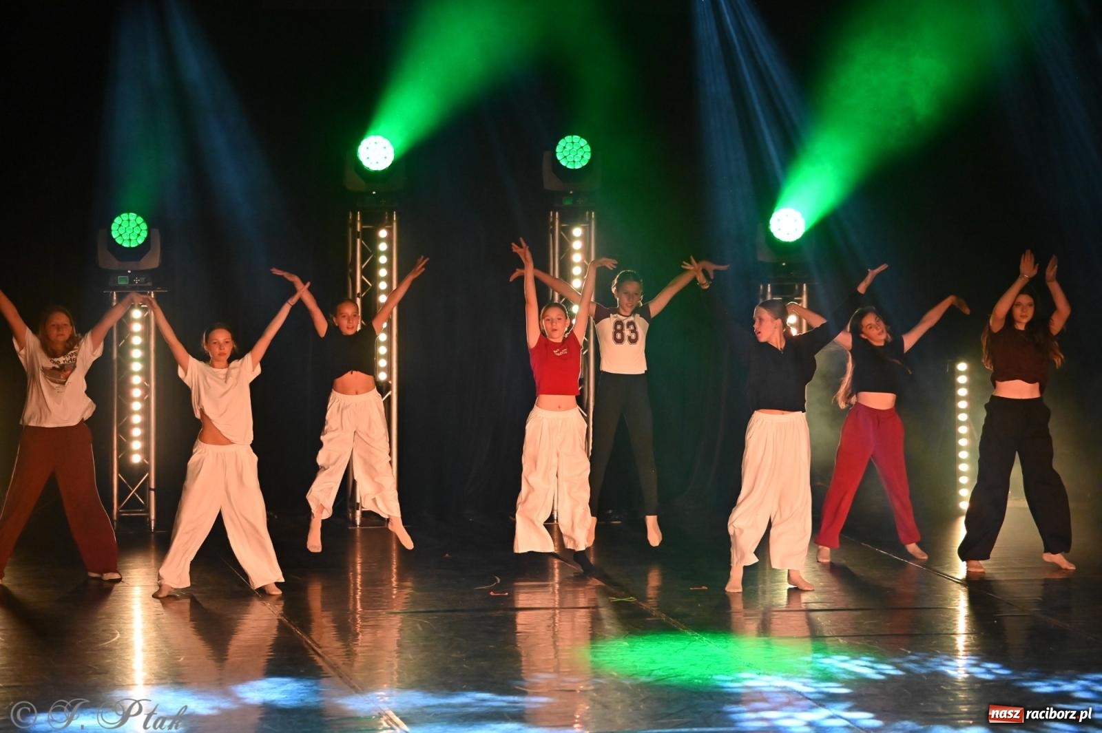 Zdjęcie w galerii na portalu naszraciborz.pl: Oscarowy blask na scenie RCK. Gala SKAZY oczarowała publiczność wiadomości z regionu