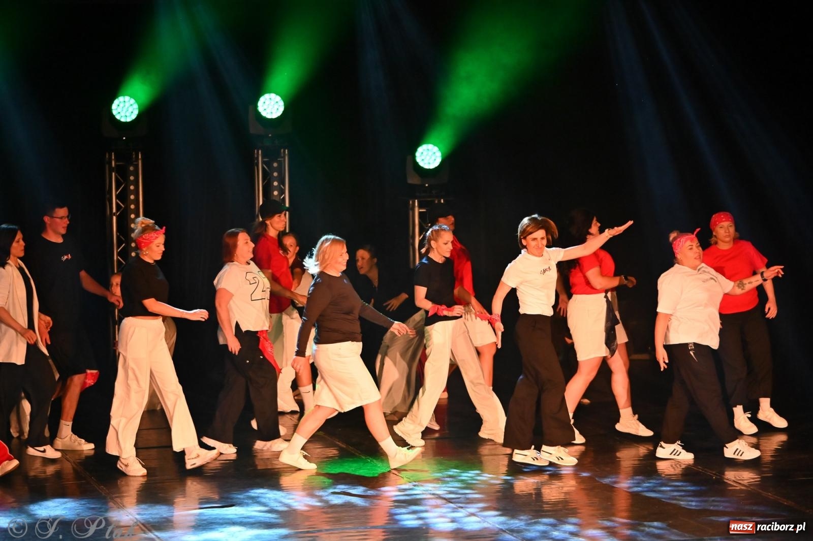 Zdjęcie w galerii na portalu naszraciborz.pl: Oscarowy blask na scenie RCK. Gala SKAZY oczarowała publiczność wiadomości z regionu