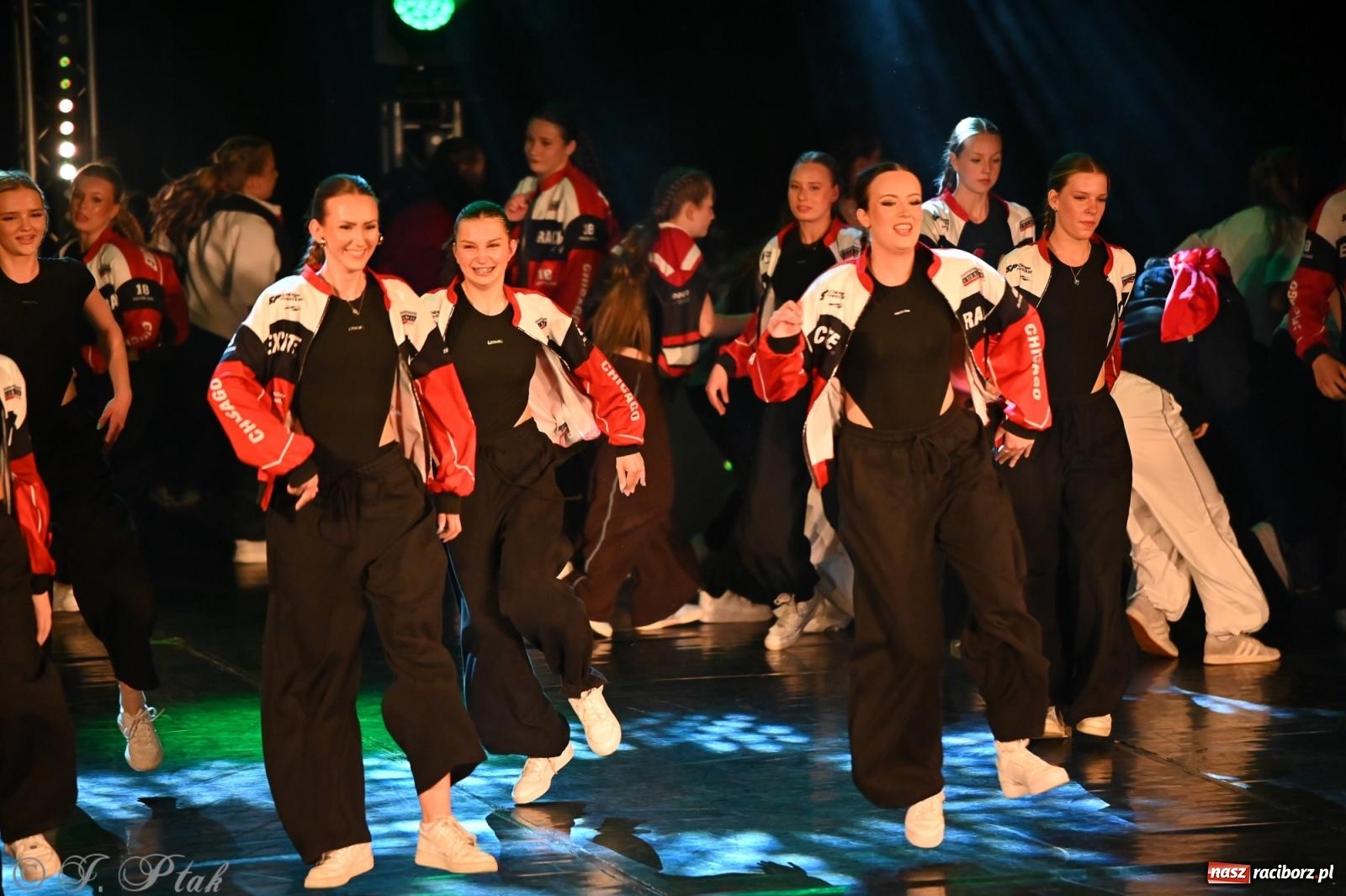 Zdjęcie w galerii na portalu naszraciborz.pl: Oscarowy blask na scenie RCK. Gala SKAZY oczarowała publiczność wiadomości z regionu