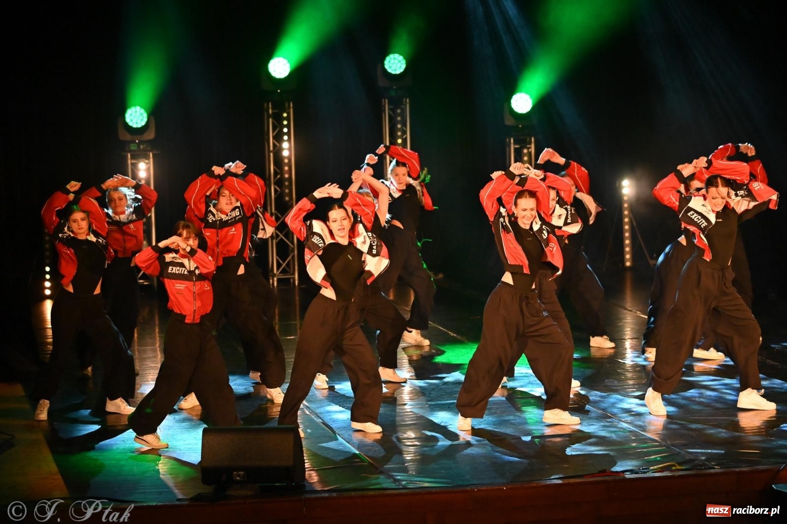 Zdjęcie w galerii na portalu naszraciborz.pl: Oscarowy blask na scenie RCK. Gala SKAZY oczarowała publiczność wiadomości z regionu