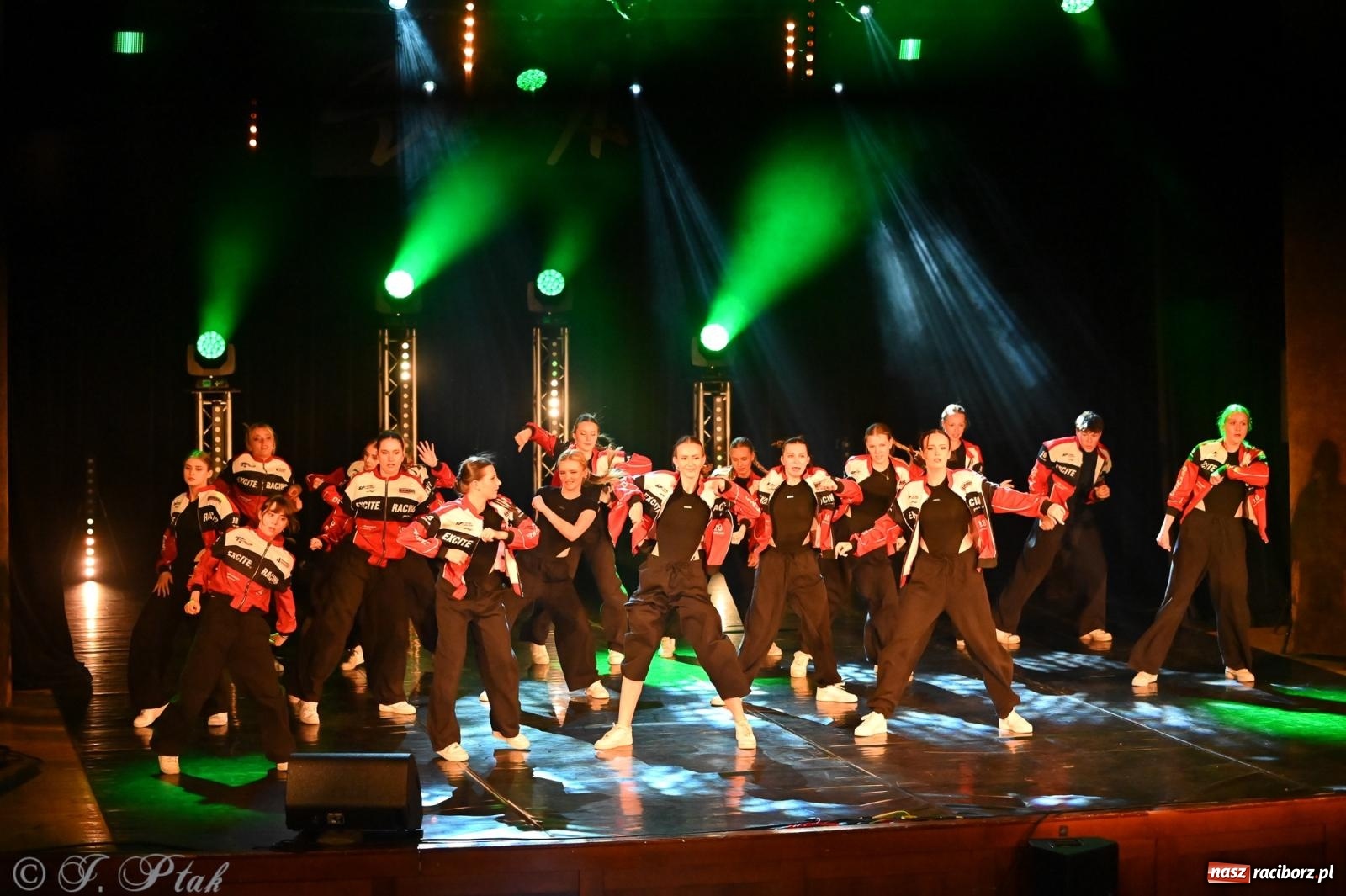 Zdjęcie w galerii na portalu naszraciborz.pl: Oscarowy blask na scenie RCK. Gala SKAZY oczarowała publiczność wiadomości z regionu