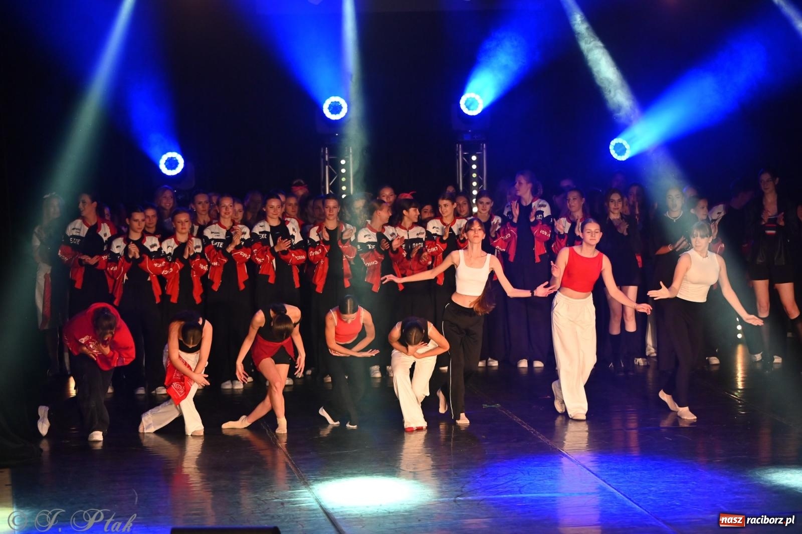 Zdjęcie w galerii na portalu naszraciborz.pl: Oscarowy blask na scenie RCK. Gala SKAZY oczarowała publiczność wiadomości z regionu