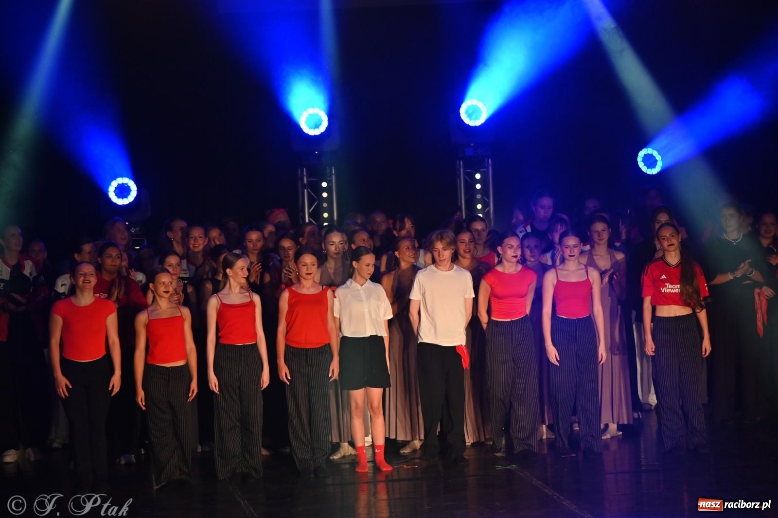 Zdjęcie w galerii na portalu naszraciborz.pl: Oscarowy blask na scenie RCK. Gala SKAZY oczarowała publiczność wiadomości z regionu