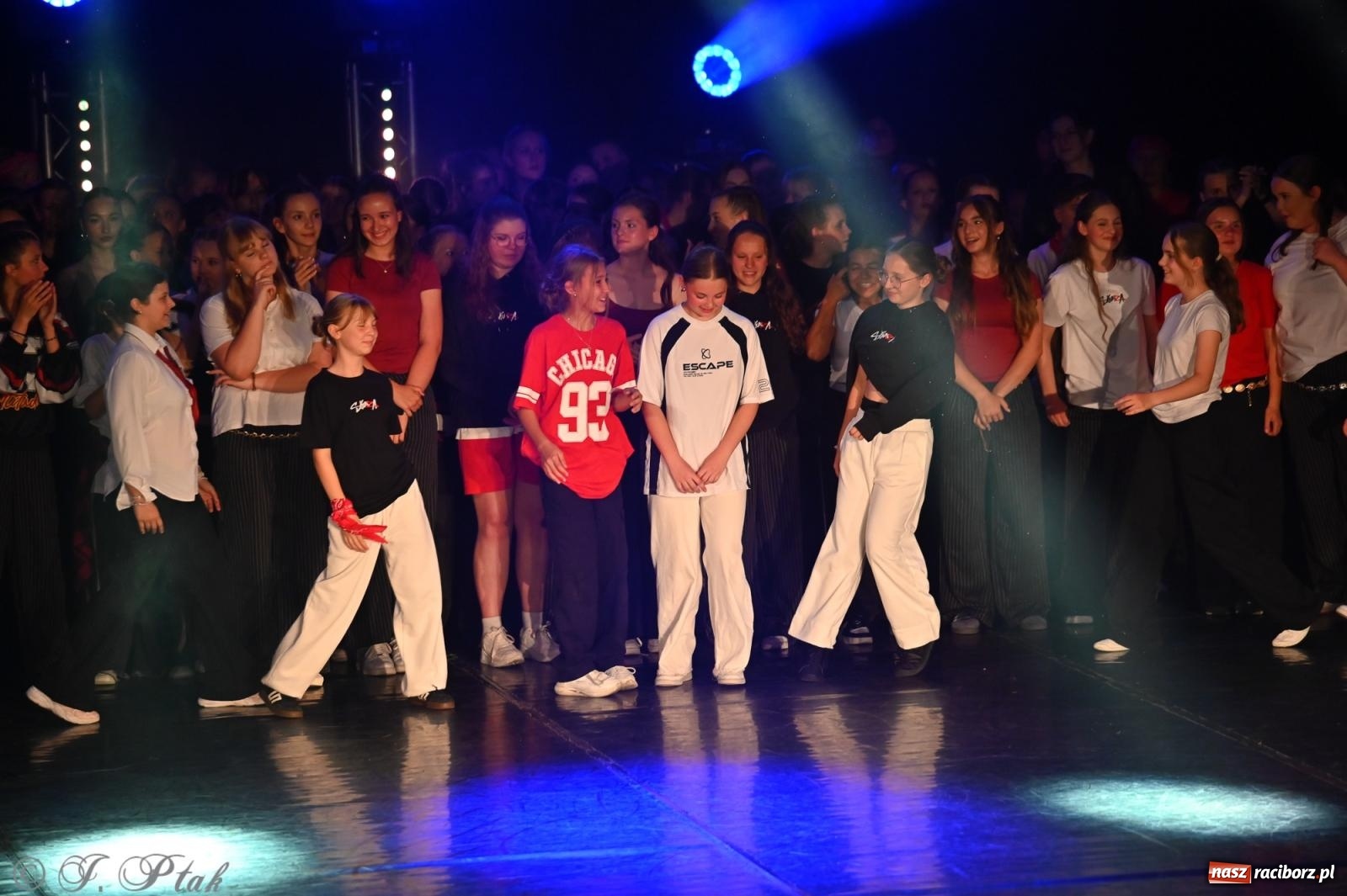 Zdjęcie w galerii na portalu naszraciborz.pl: Oscarowy blask na scenie RCK. Gala SKAZY oczarowała publiczność wiadomości z regionu