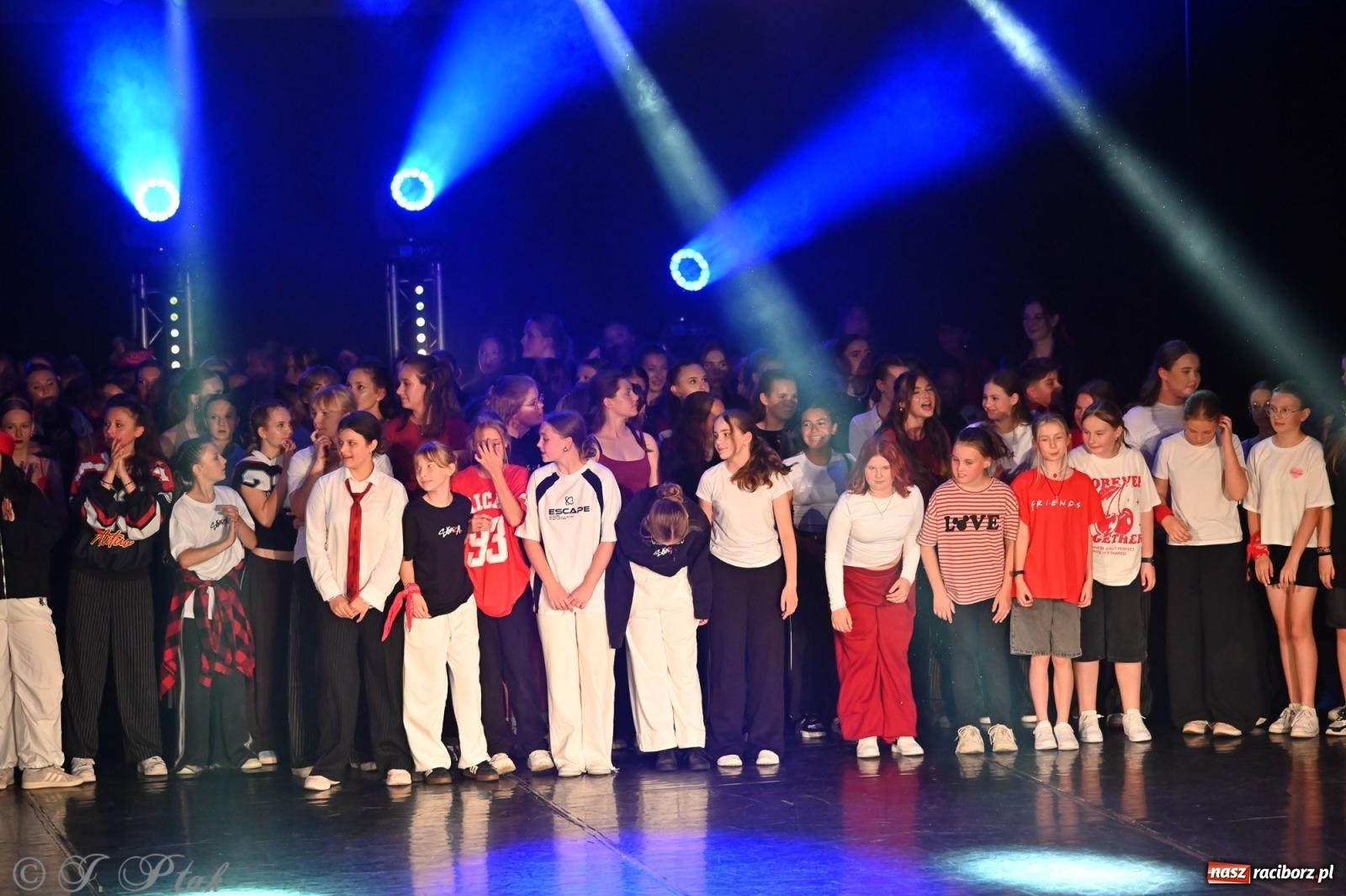 Zdjęcie w galerii na portalu naszraciborz.pl: Oscarowy blask na scenie RCK. Gala SKAZY oczarowała publiczność wiadomości z regionu