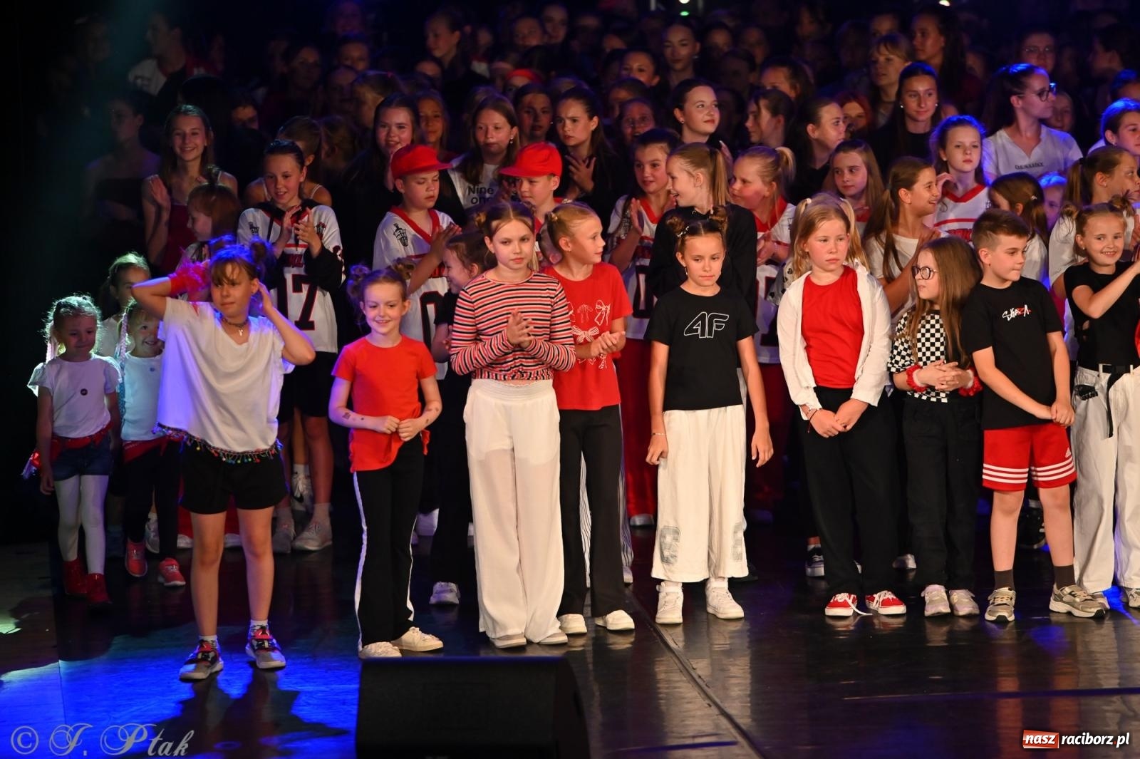 Zdjęcie w galerii na portalu naszraciborz.pl: Oscarowy blask na scenie RCK. Gala SKAZY oczarowała publiczność wiadomości z regionu