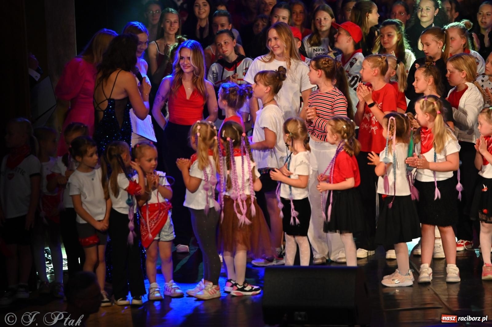 Zdjęcie w galerii na portalu naszraciborz.pl: Oscarowy blask na scenie RCK. Gala SKAZY oczarowała publiczność wiadomości z regionu