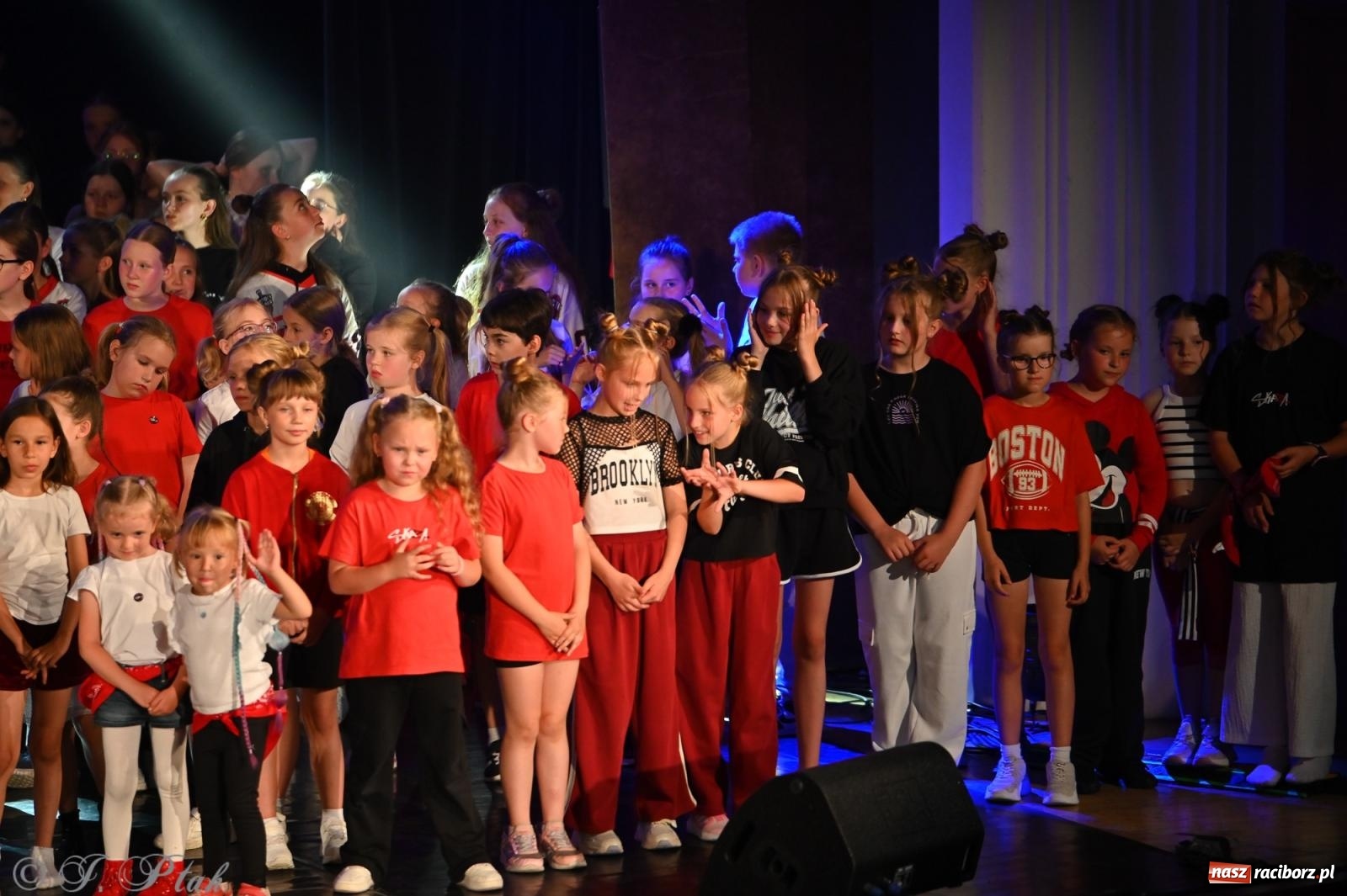 Zdjęcie w galerii na portalu naszraciborz.pl: Oscarowy blask na scenie RCK. Gala SKAZY oczarowała publiczność wiadomości z regionu