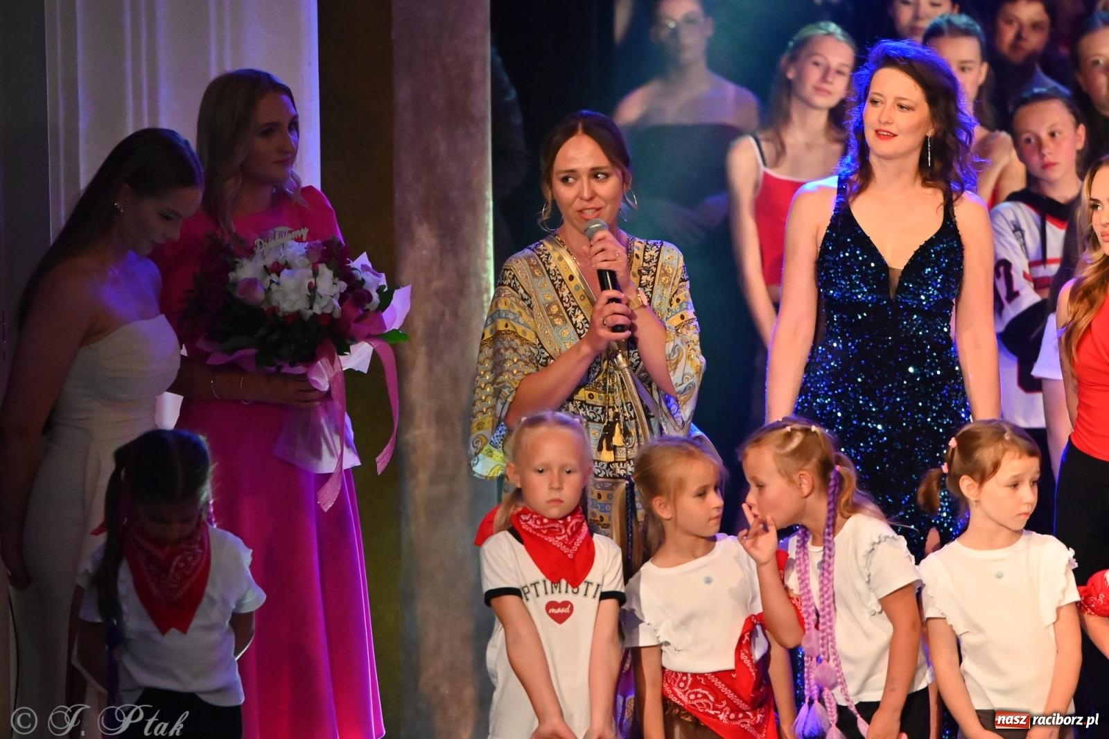 Zdjęcie w galerii na portalu naszraciborz.pl: Oscarowy blask na scenie RCK. Gala SKAZY oczarowała publiczność wiadomości z regionu