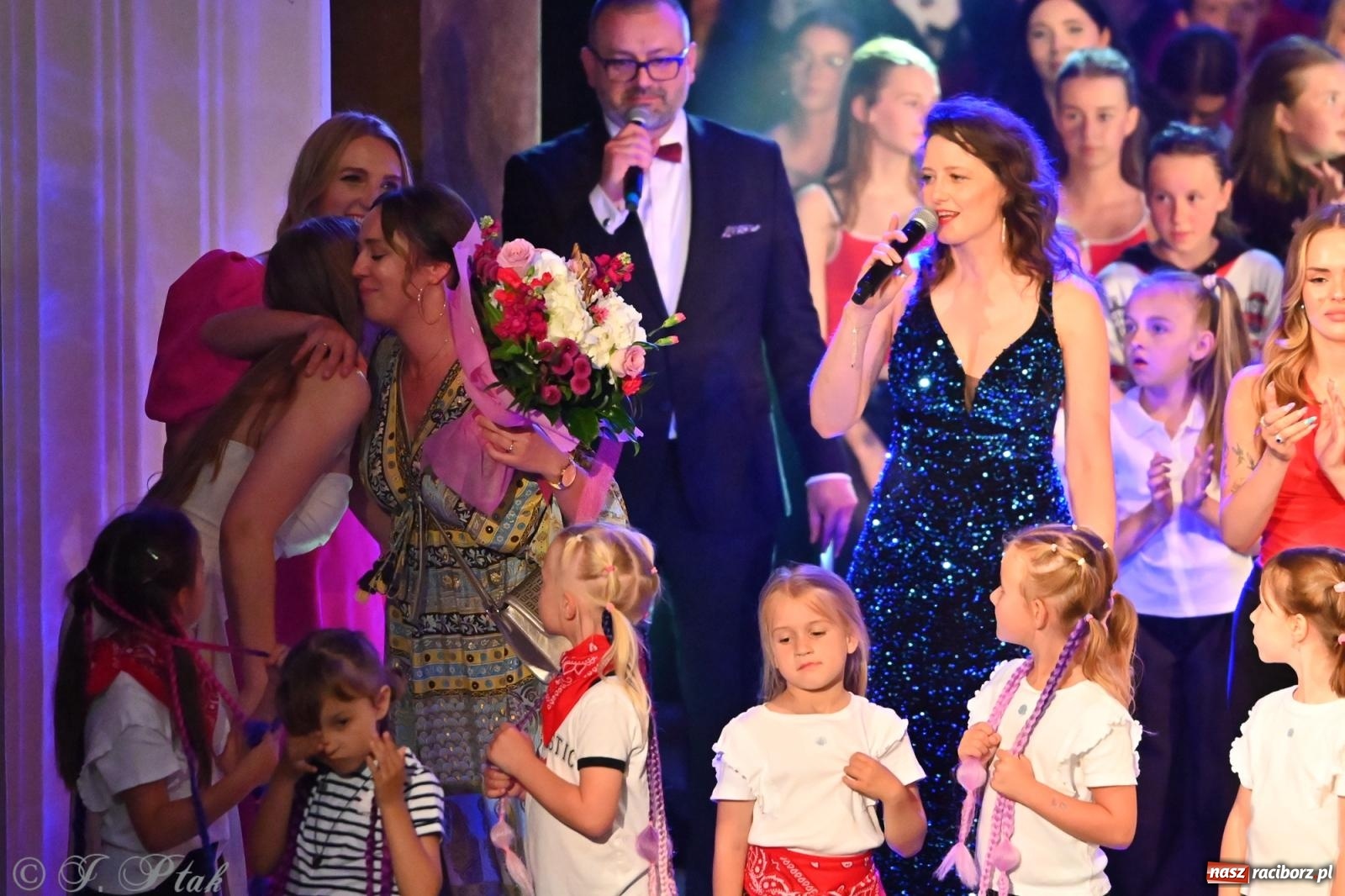 Zdjęcie w galerii na portalu naszraciborz.pl: Oscarowy blask na scenie RCK. Gala SKAZY oczarowała publiczność wiadomości z regionu