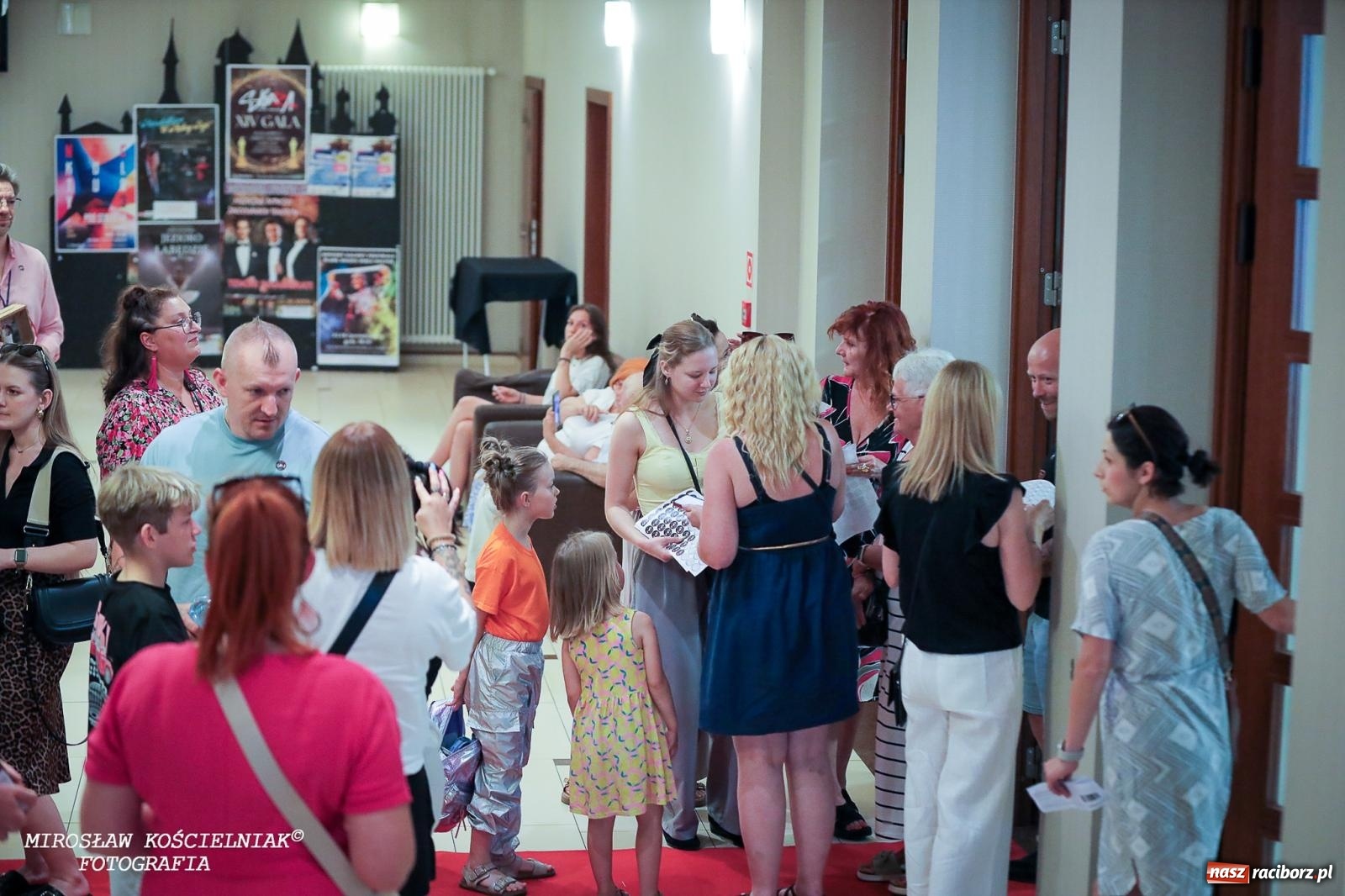 Zdjęcie w galerii na portalu naszraciborz.pl: Oscarowy blask na scenie RCK. Gala SKAZY oczarowała publiczność wiadomości z regionu