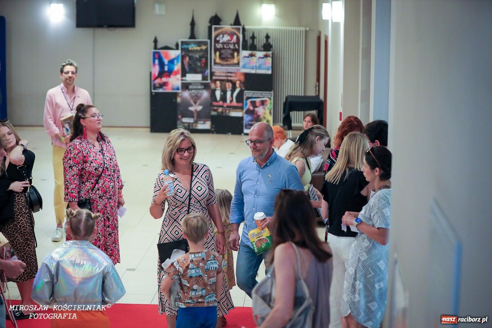 Zdjęcie w galerii na portalu naszraciborz.pl: Oscarowy blask na scenie RCK. Gala SKAZY oczarowała publiczność wiadomości z regionu