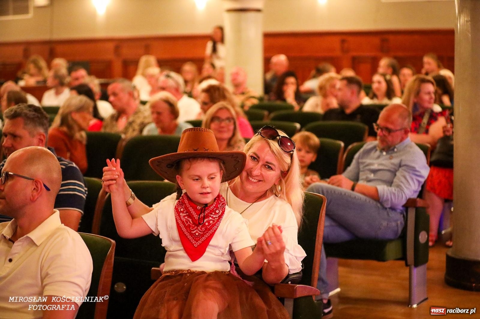 Zdjęcie w galerii na portalu naszraciborz.pl: Oscarowy blask na scenie RCK. Gala SKAZY oczarowała publiczność wiadomości z regionu