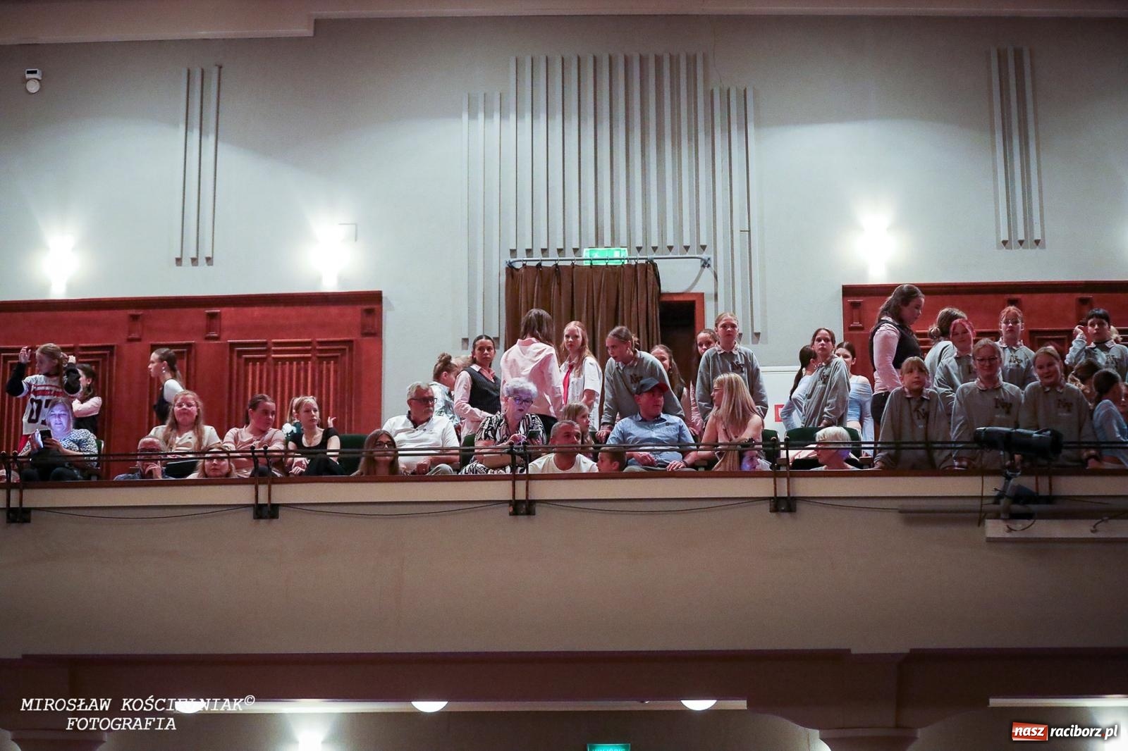 Zdjęcie w galerii na portalu naszraciborz.pl: Oscarowy blask na scenie RCK. Gala SKAZY oczarowała publiczność wiadomości z regionu