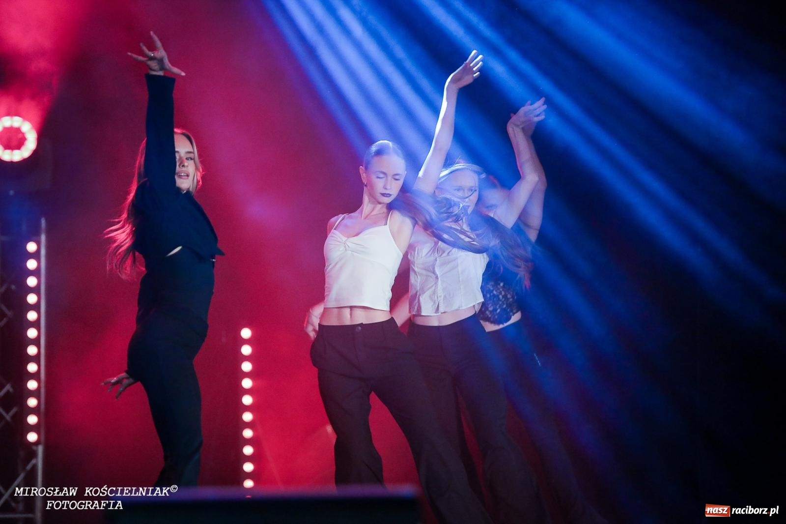 Zdjęcie w galerii na portalu naszraciborz.pl: Oscarowy blask na scenie RCK. Gala SKAZY oczarowała publiczność wiadomości z regionu