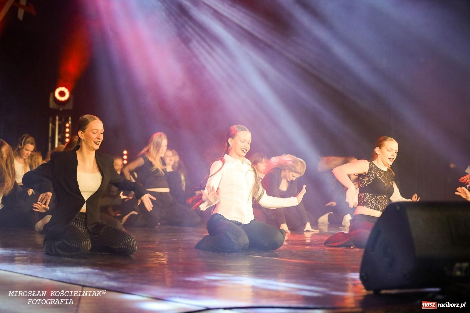 Zdjęcie w galerii na portalu naszraciborz.pl: Oscarowy blask na scenie RCK. Gala SKAZY oczarowała publiczność wiadomości z regionu