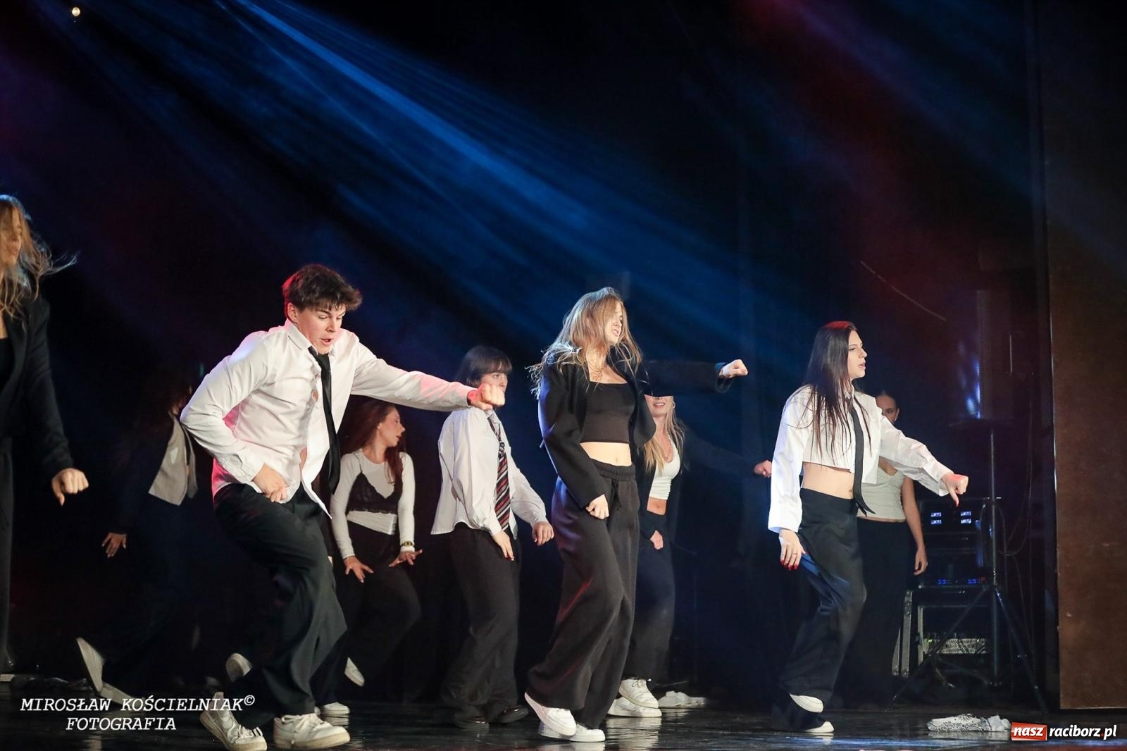 Zdjęcie w galerii na portalu naszraciborz.pl: Oscarowy blask na scenie RCK. Gala SKAZY oczarowała publiczność wiadomości z regionu