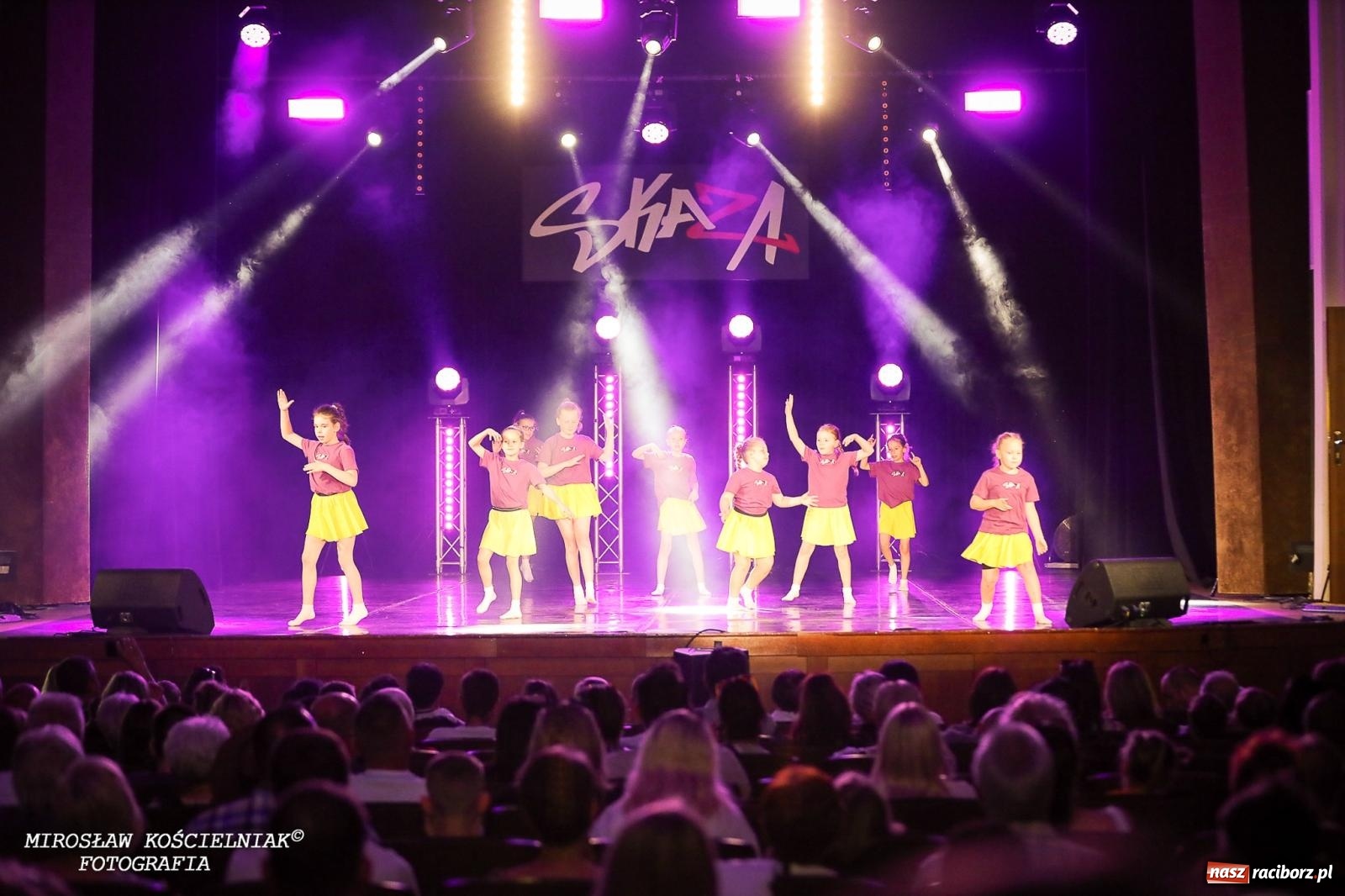 Zdjęcie w galerii na portalu naszraciborz.pl: Oscarowy blask na scenie RCK. Gala SKAZY oczarowała publiczność wiadomości z regionu