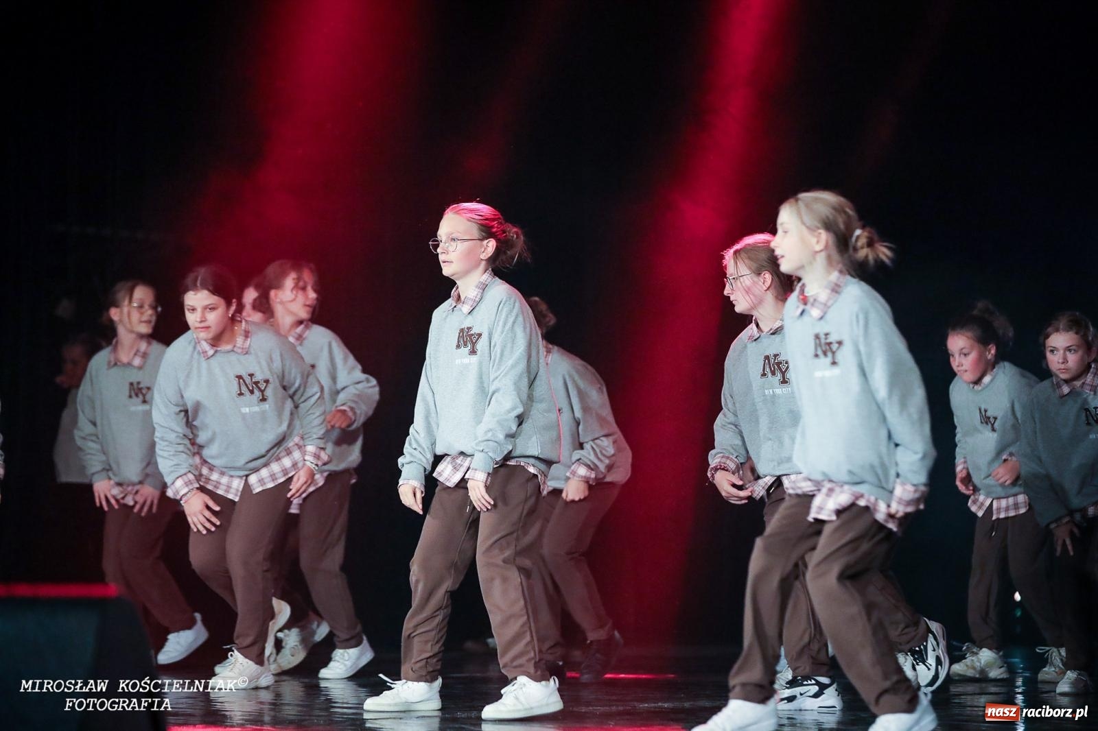 Zdjęcie w galerii na portalu naszraciborz.pl: Oscarowy blask na scenie RCK. Gala SKAZY oczarowała publiczność wiadomości z regionu