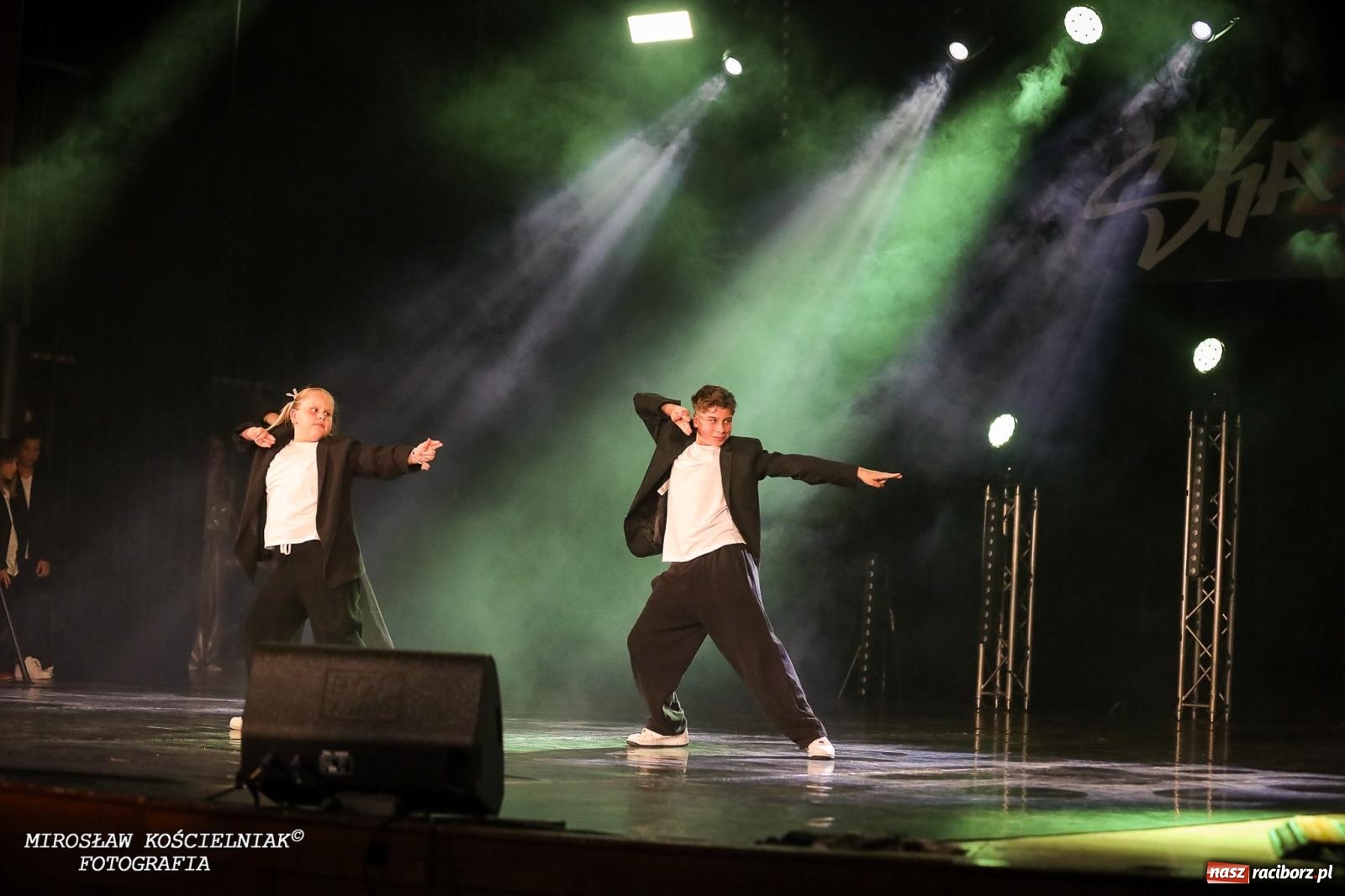 Zdjęcie w galerii na portalu naszraciborz.pl: Oscarowy blask na scenie RCK. Gala SKAZY oczarowała publiczność wiadomości z regionu