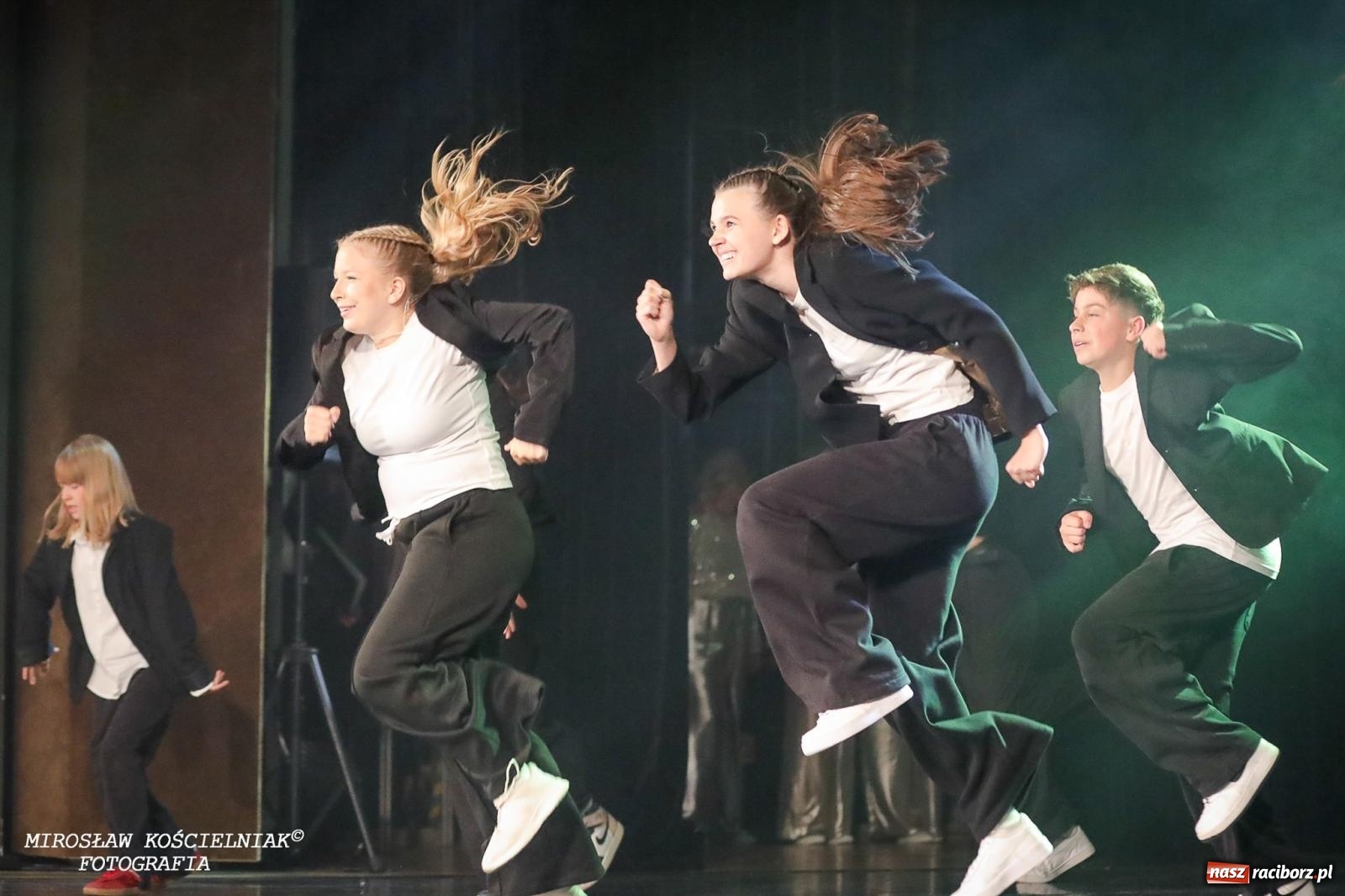 Zdjęcie w galerii na portalu naszraciborz.pl: Oscarowy blask na scenie RCK. Gala SKAZY oczarowała publiczność wiadomości z regionu