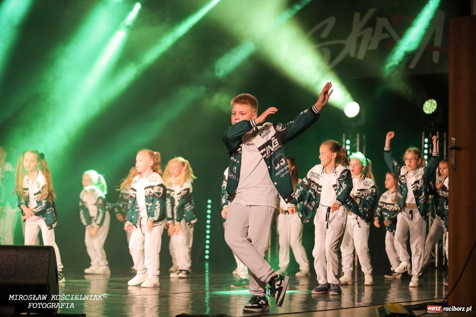 Zdjęcie w galerii na portalu naszraciborz.pl: Oscarowy blask na scenie RCK. Gala SKAZY oczarowała publiczność wiadomości z regionu