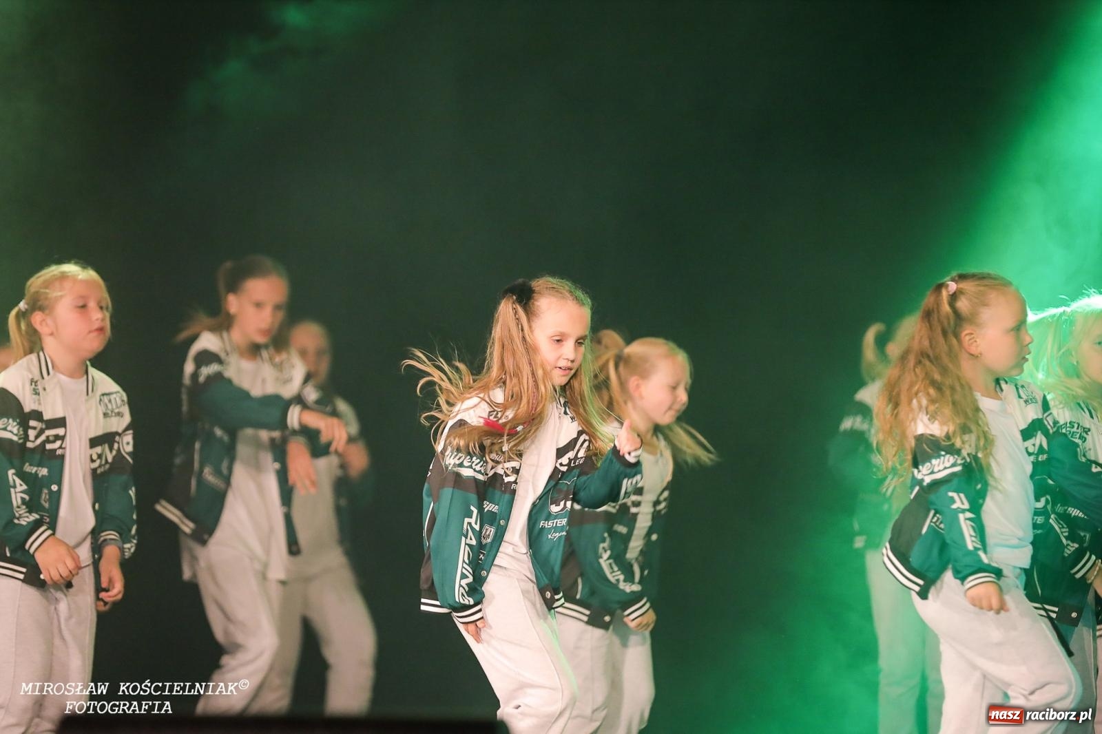 Zdjęcie w galerii na portalu naszraciborz.pl: Oscarowy blask na scenie RCK. Gala SKAZY oczarowała publiczność wiadomości z regionu