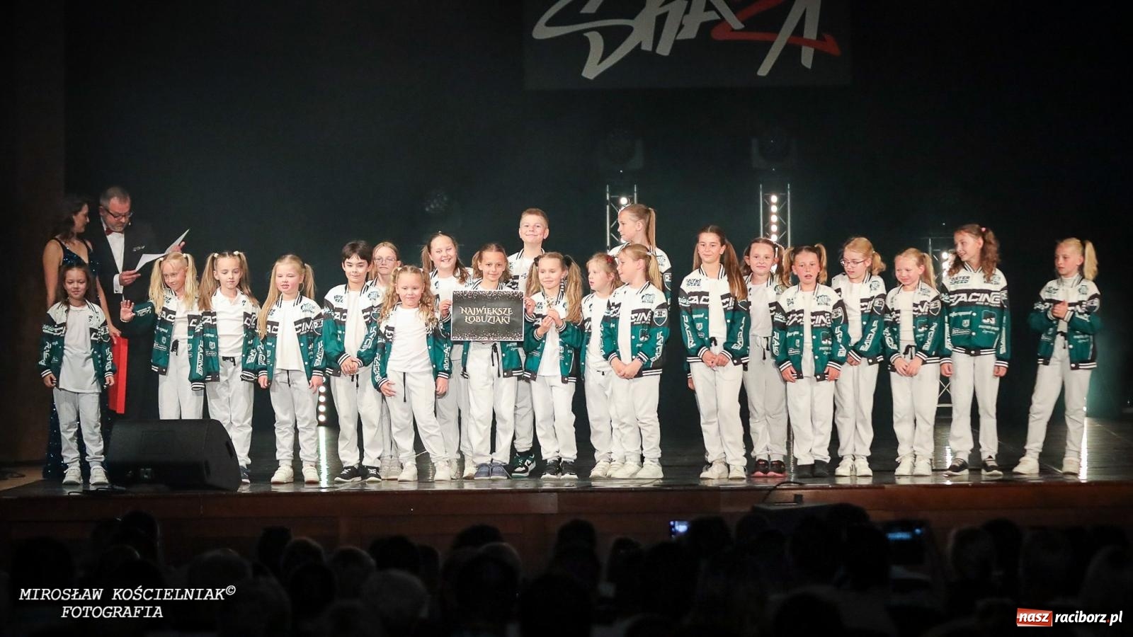 Zdjęcie w galerii na portalu naszraciborz.pl: Oscarowy blask na scenie RCK. Gala SKAZY oczarowała publiczność wiadomości z regionu