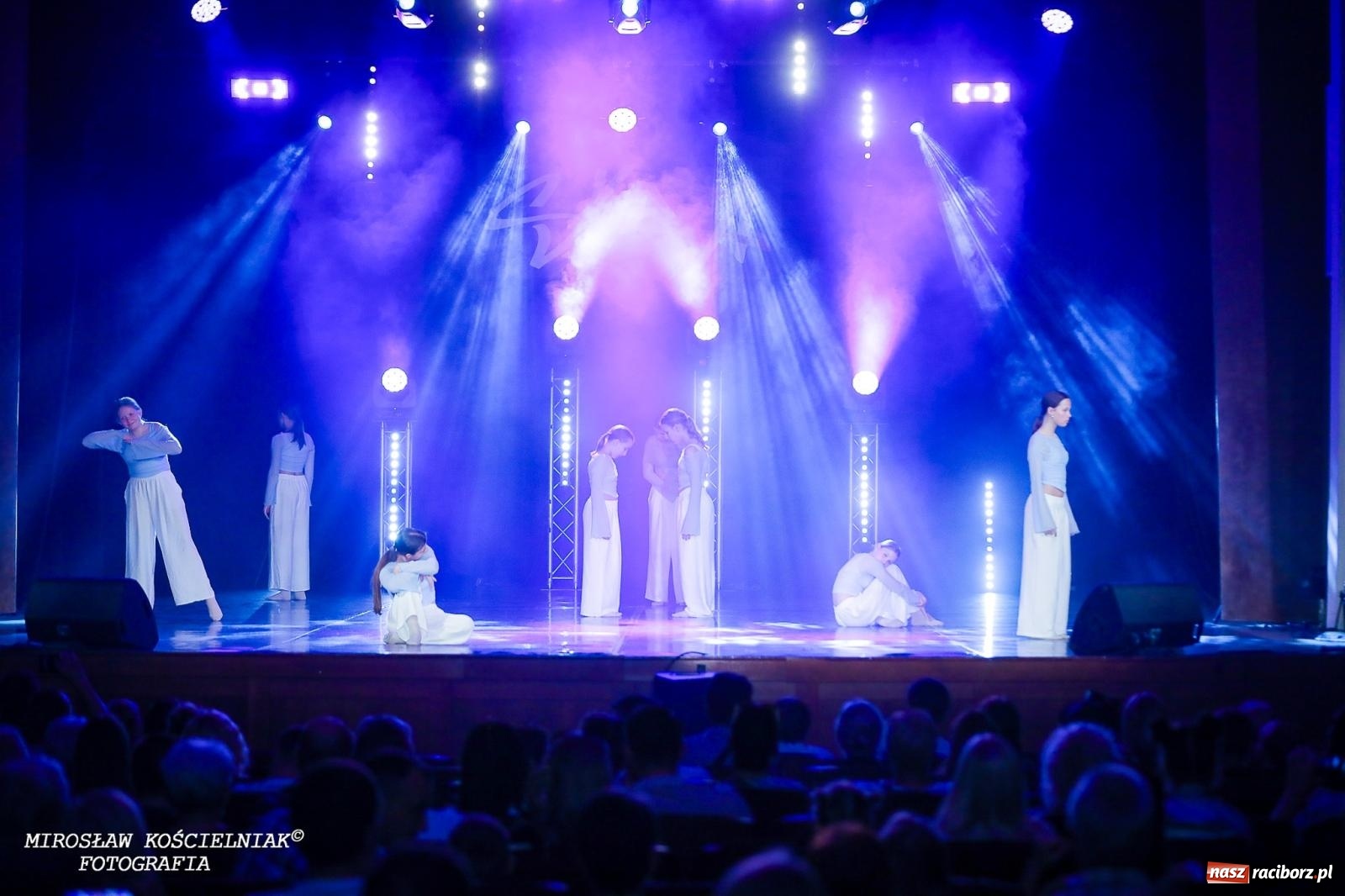 Zdjęcie w galerii na portalu naszraciborz.pl: Oscarowy blask na scenie RCK. Gala SKAZY oczarowała publiczność wiadomości z regionu