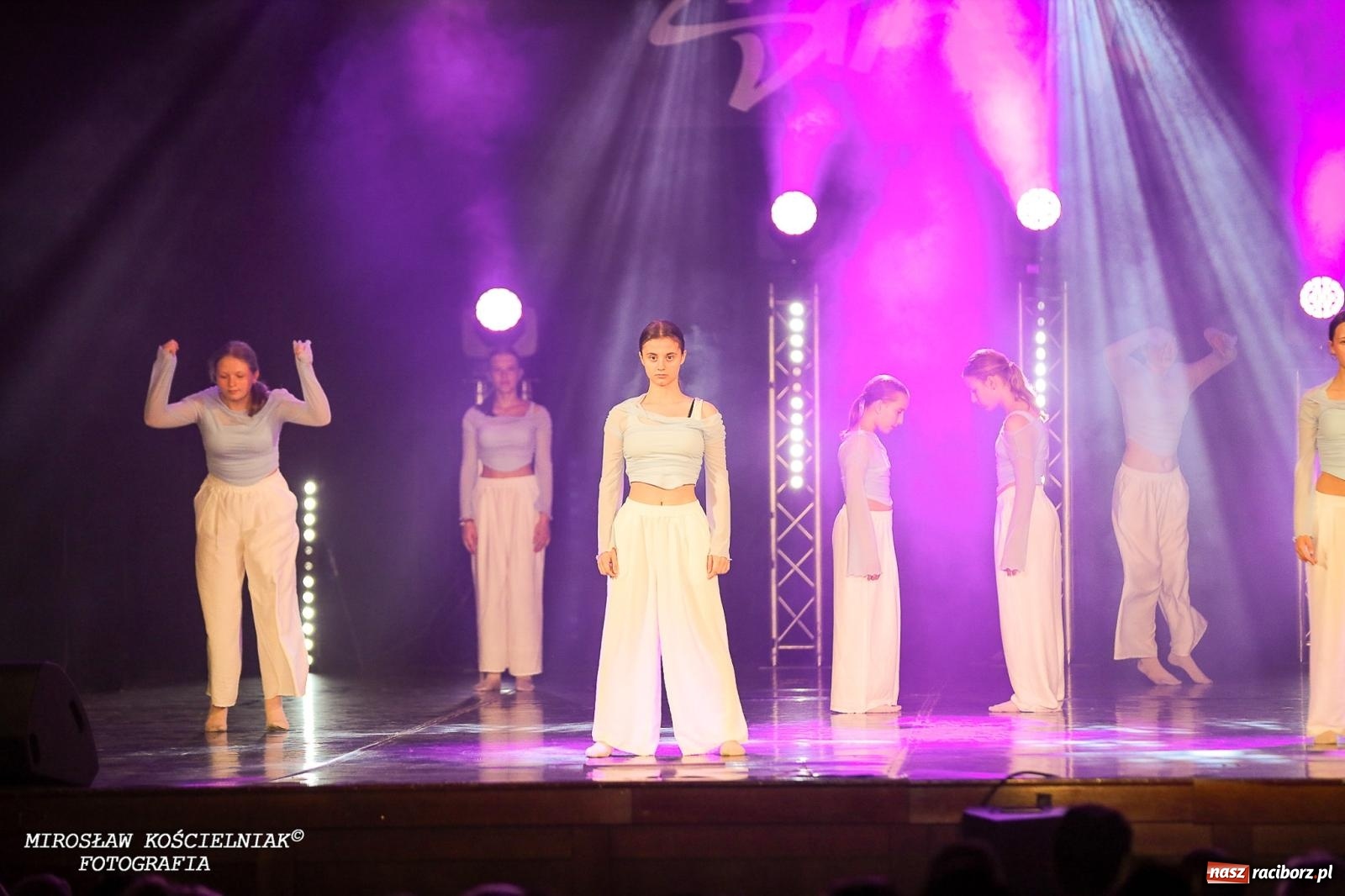 Zdjęcie w galerii na portalu naszraciborz.pl: Oscarowy blask na scenie RCK. Gala SKAZY oczarowała publiczność wiadomości z regionu