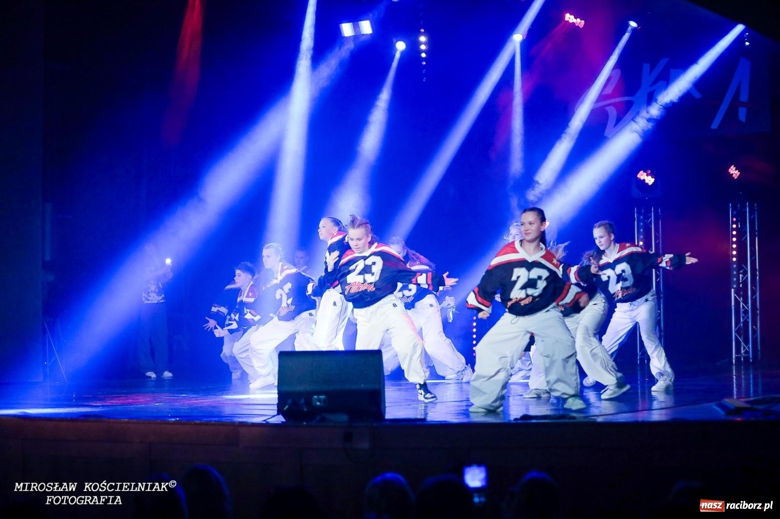 Zdjęcie w galerii na portalu naszraciborz.pl: Oscarowy blask na scenie RCK. Gala SKAZY oczarowała publiczność wiadomości z regionu